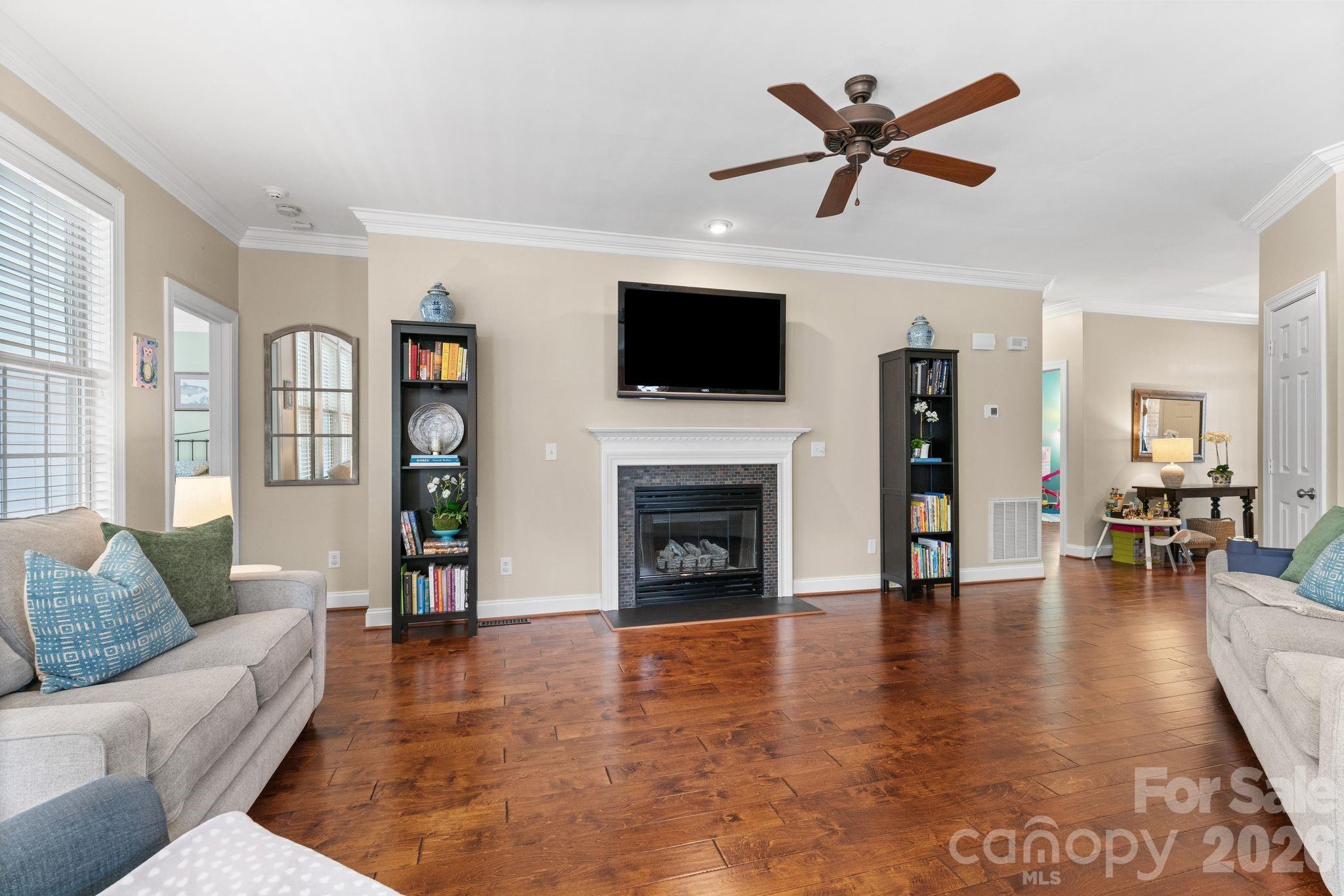 1900 Austin Place Lane Property Photo 6