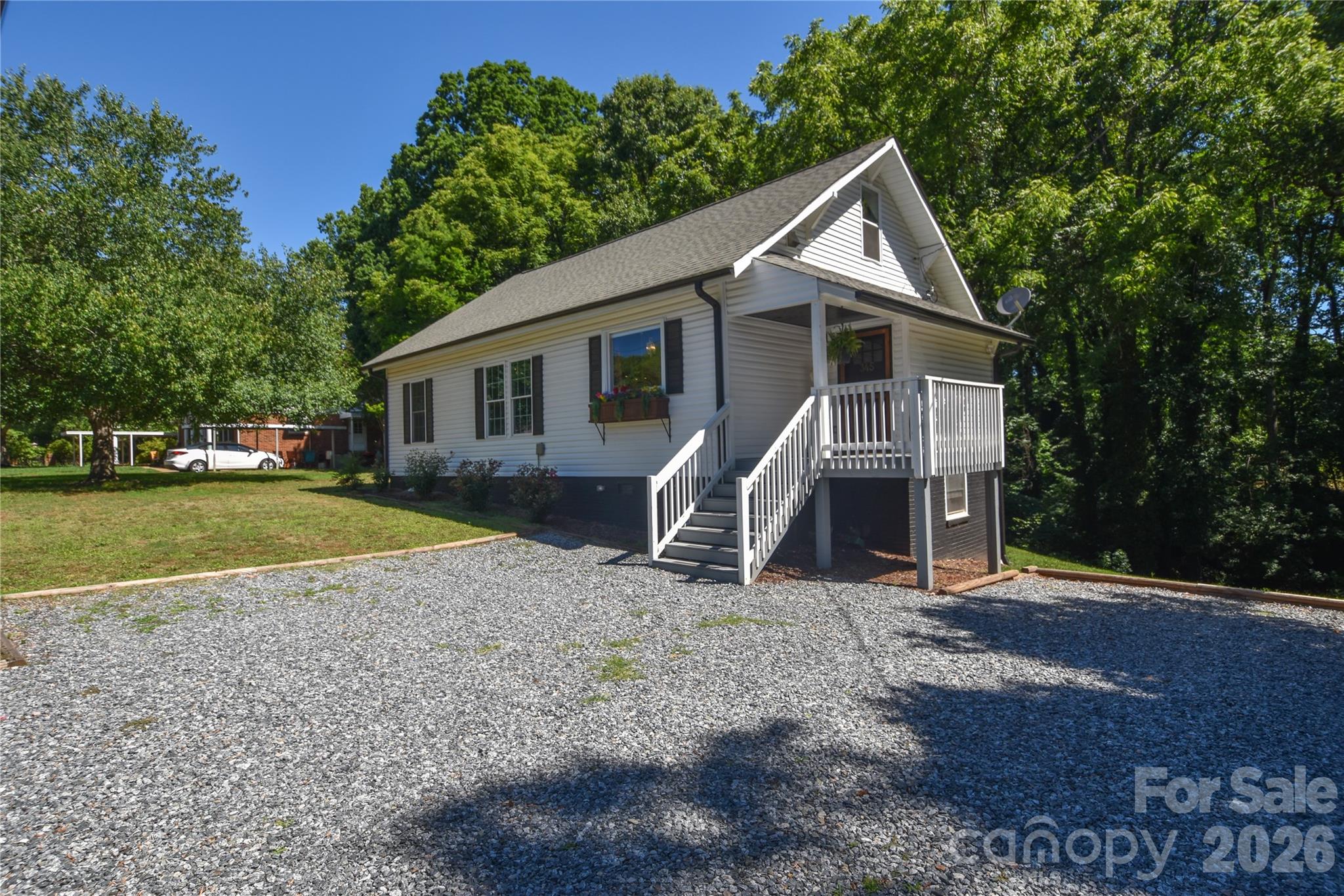 345 W Lowrance Avenue Property Photo 3