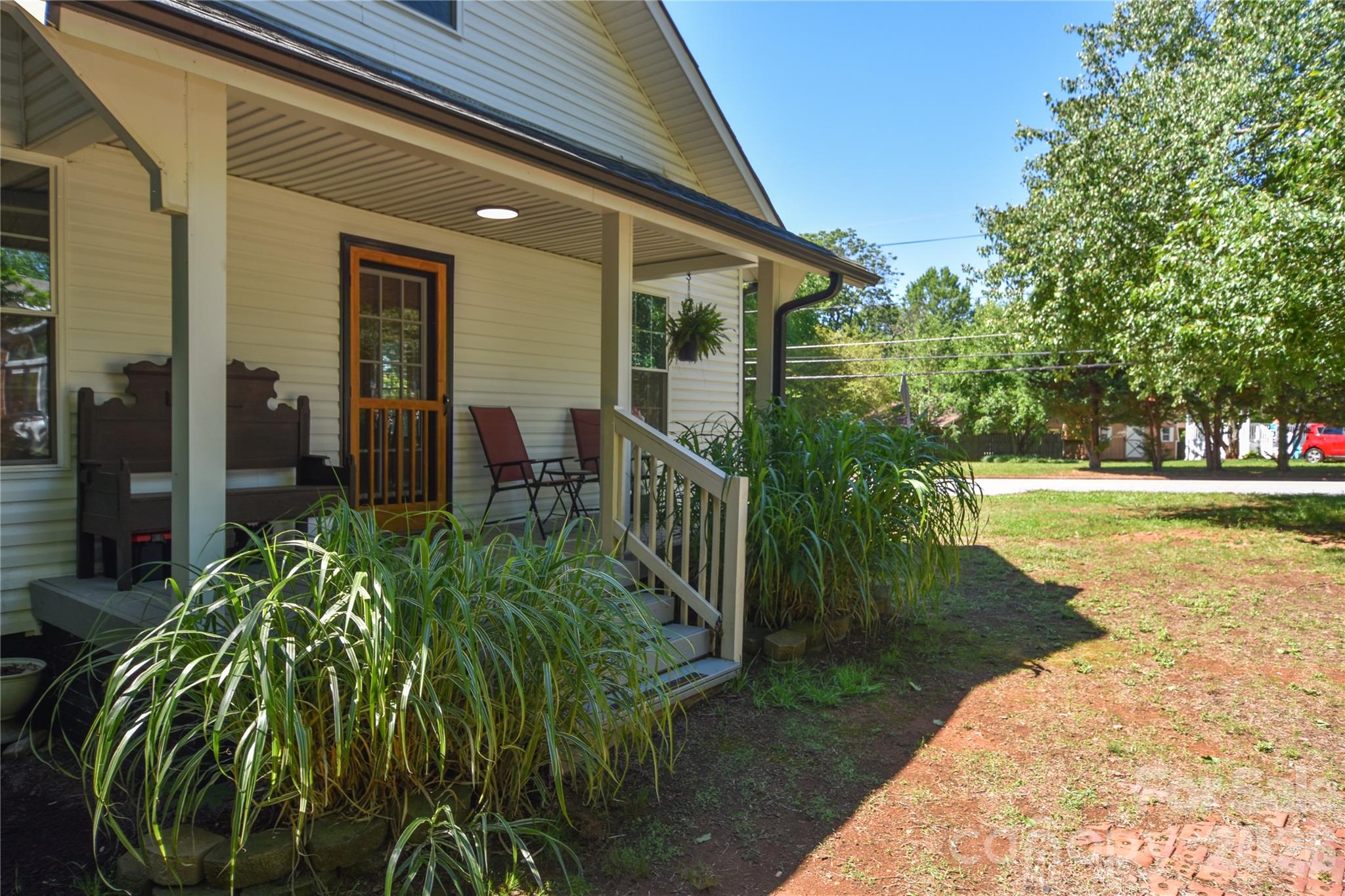 345 W Lowrance Avenue Property Photo 6