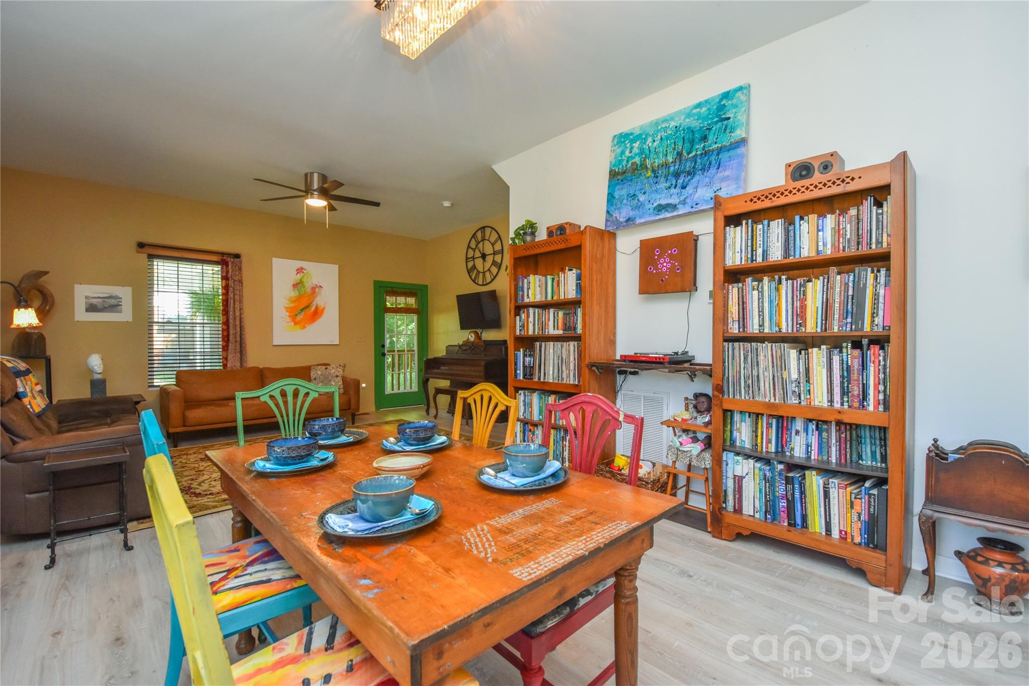 345 W Lowrance Avenue Property Photo 10