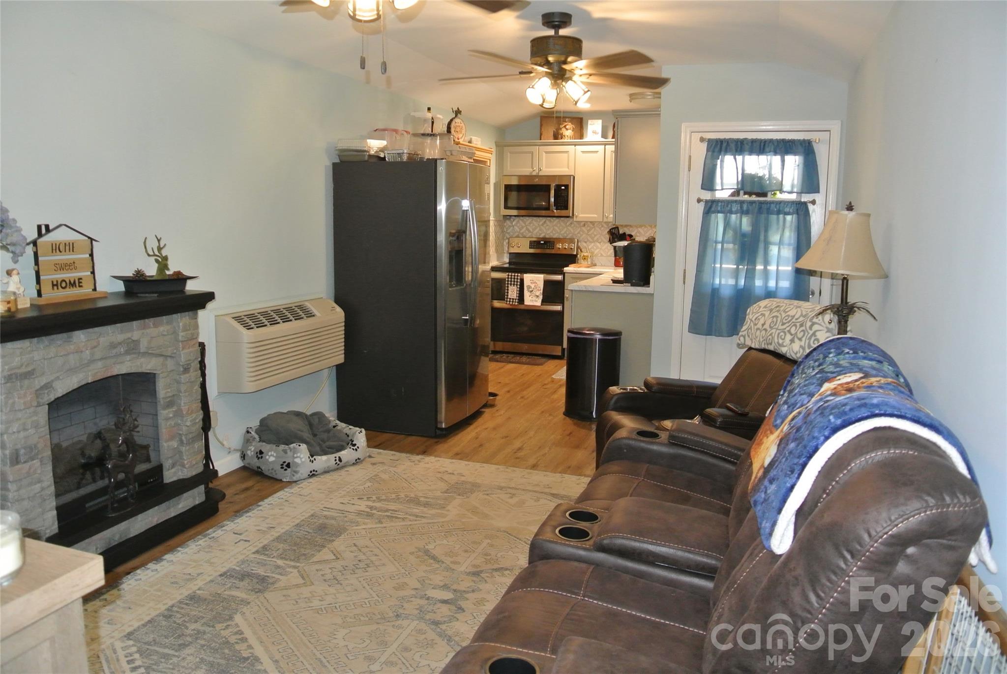 779 Thermal City Road Property Photo 4