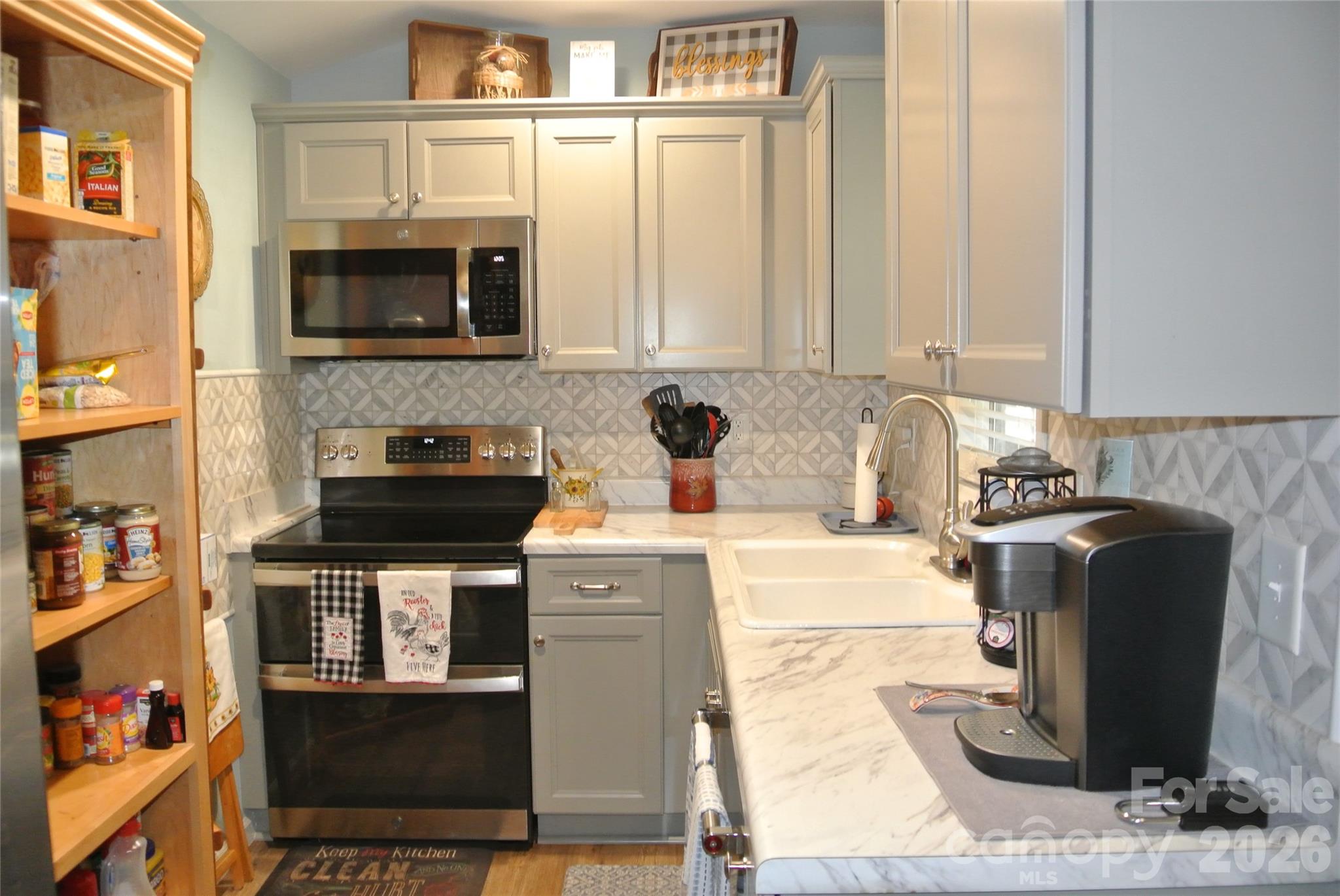 779 Thermal City Road Property Photo 5