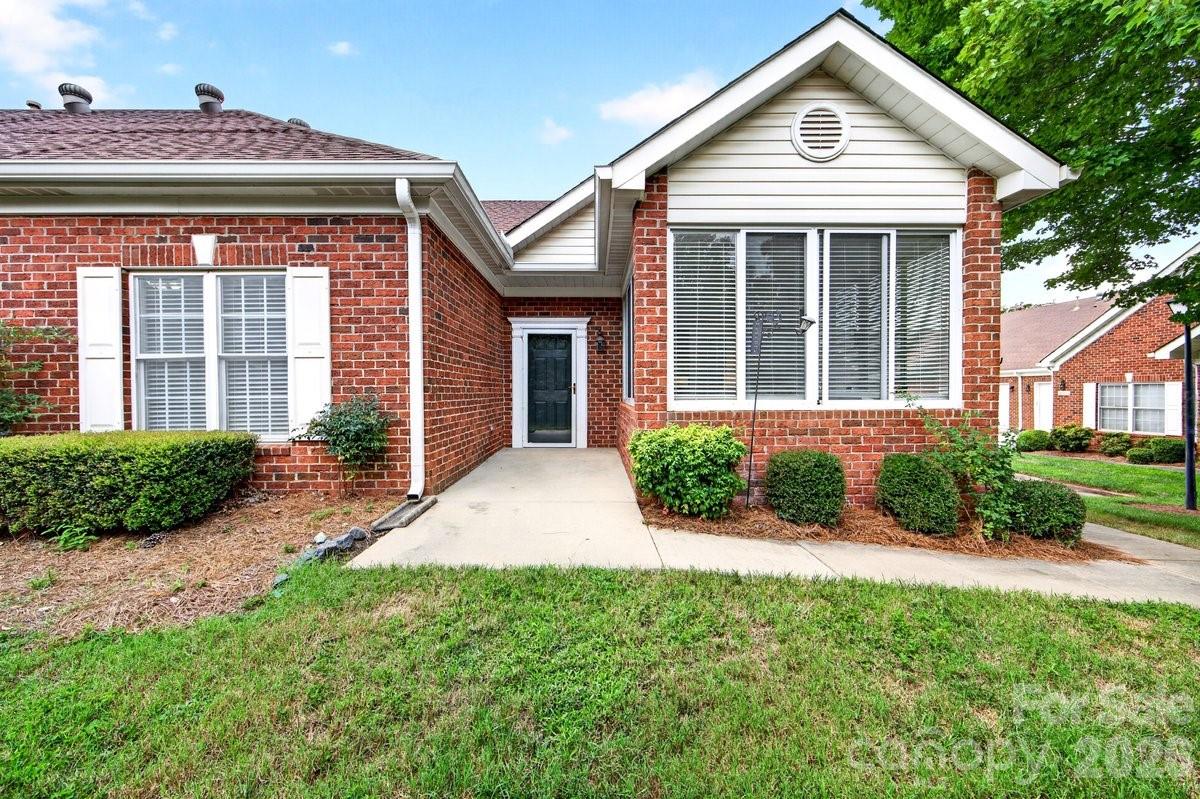 8629 Windsor Ridge Drive Property Photo 1
