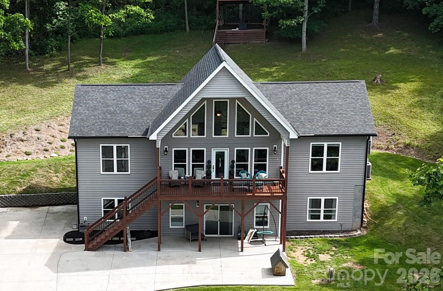 300 Green Meadow Lane Property Photo 1