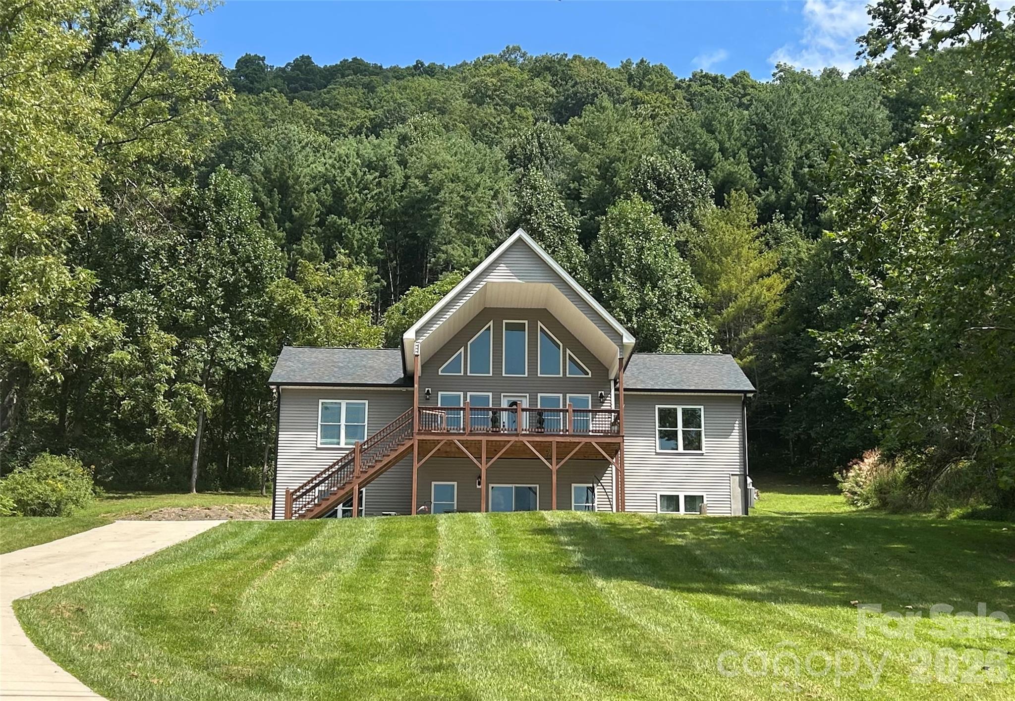 300 Green Meadow Lane Property Photo 1