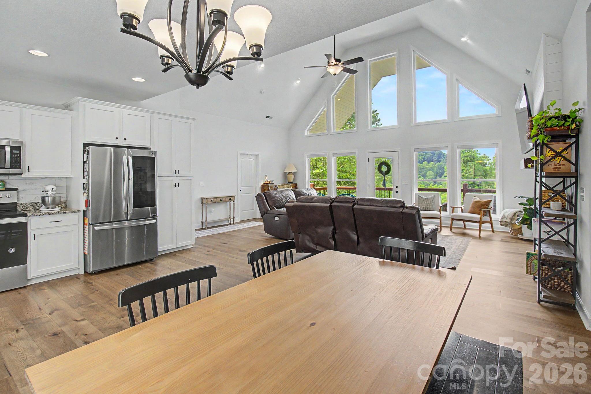 300 Green Meadow Lane Property Photo 5