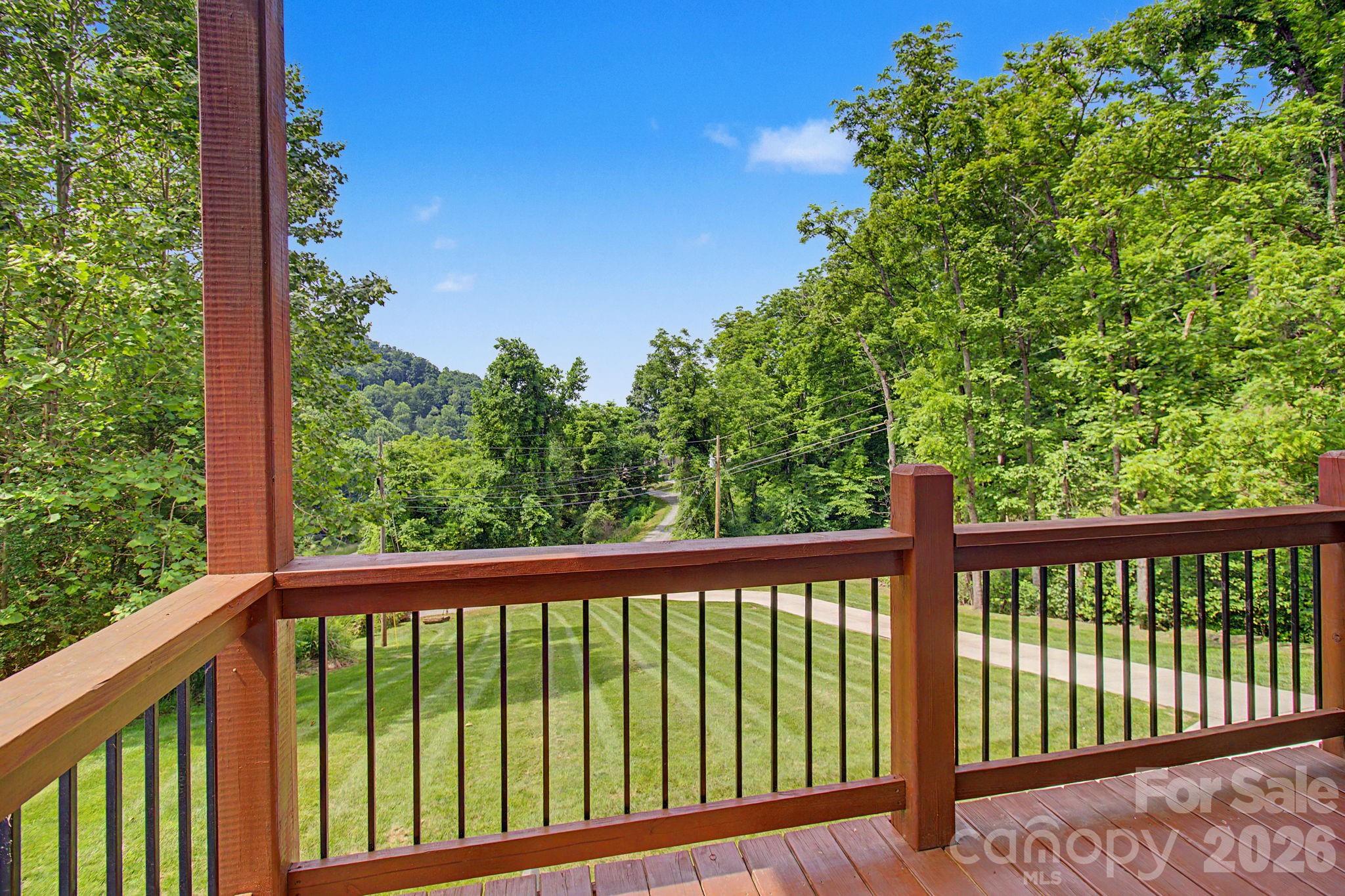 300 Green Meadow Lane Property Photo 8
