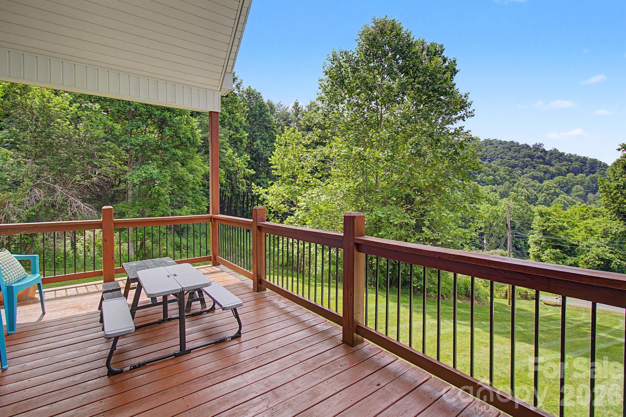 300 Green Meadow Lane Property Photo 11