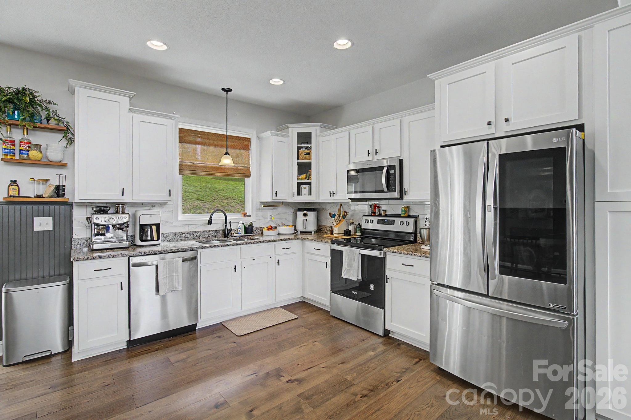 300 Green Meadow Lane Property Photo 14