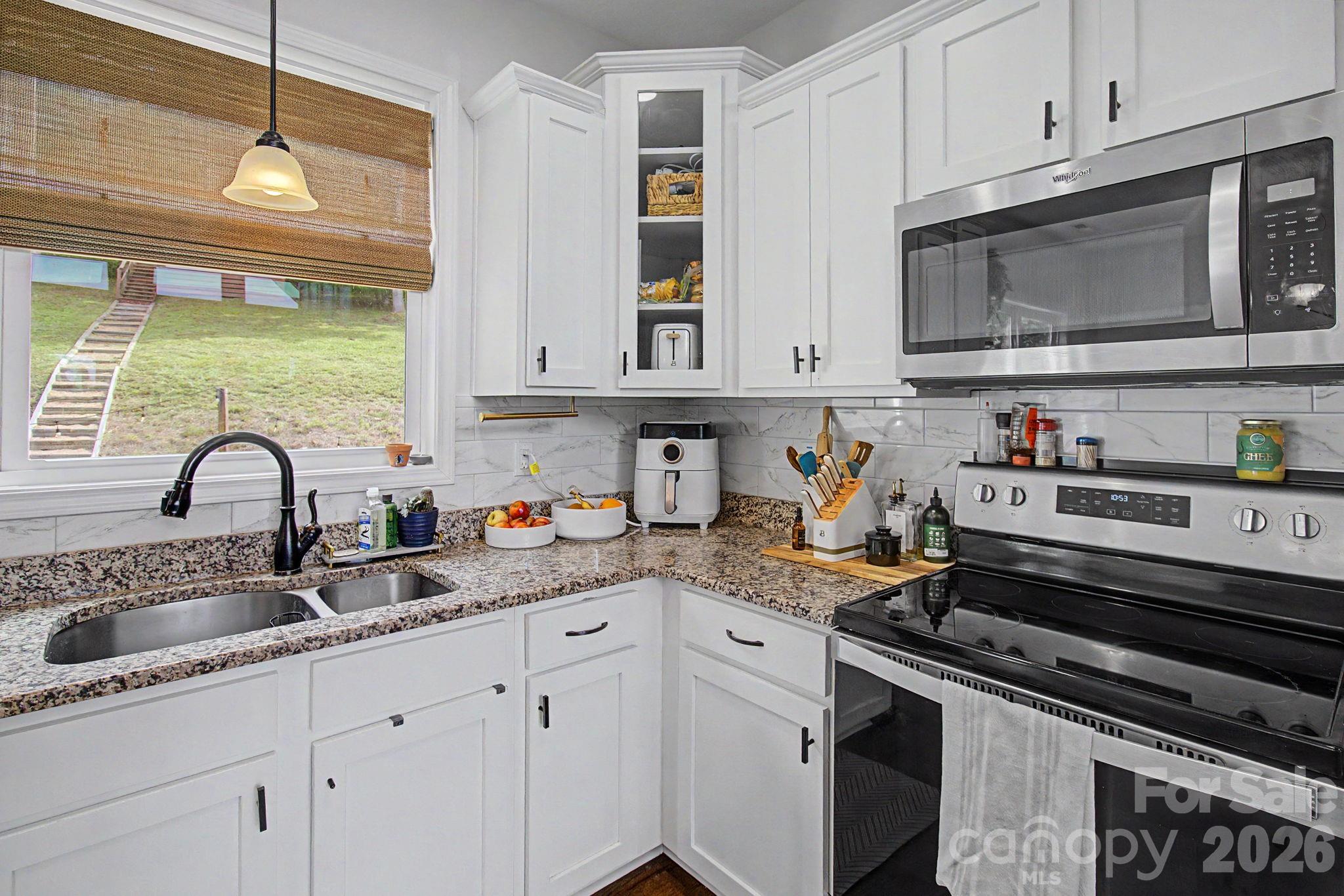 300 Green Meadow Lane Property Photo 15