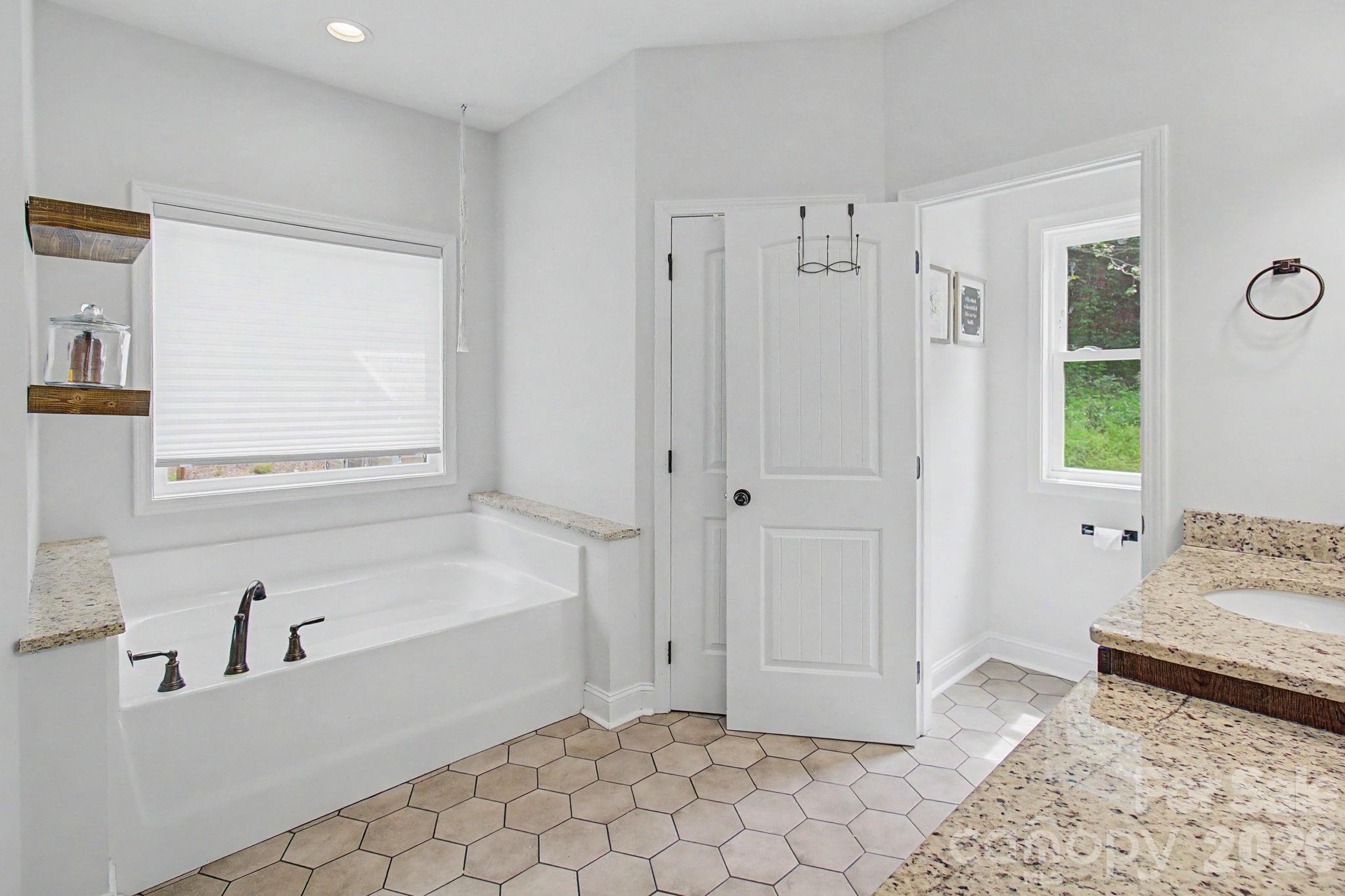 300 Green Meadow Lane Property Photo 20