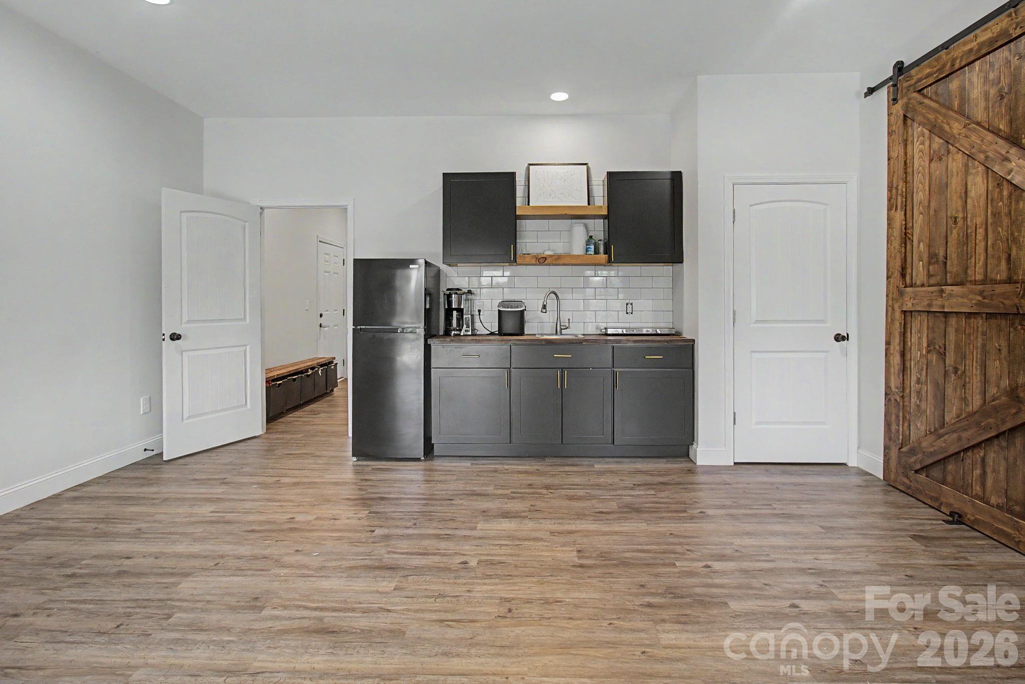 300 Green Meadow Lane Property Photo 28
