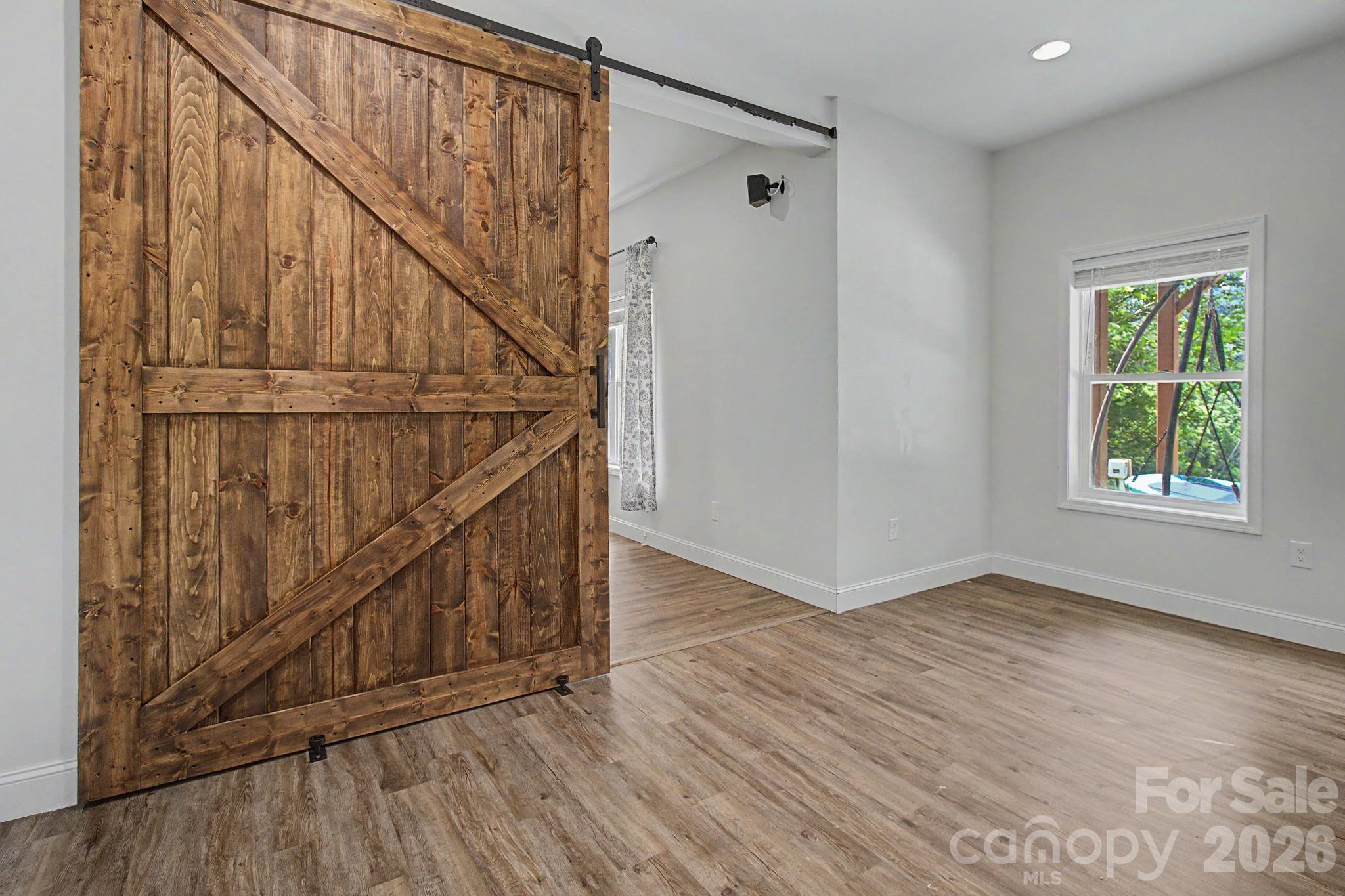 300 Green Meadow Lane Property Photo 30