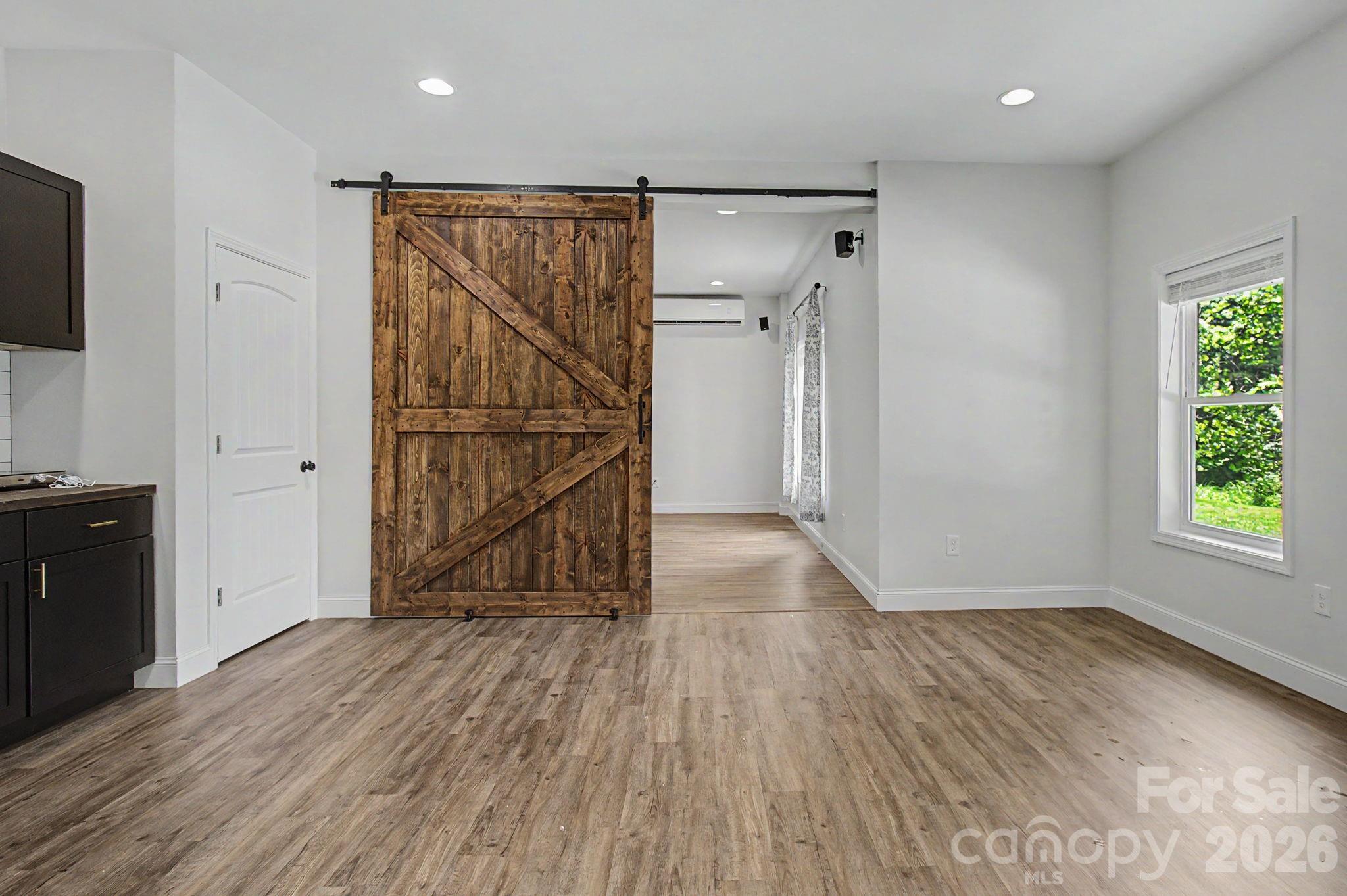 300 Green Meadow Lane Property Photo 31