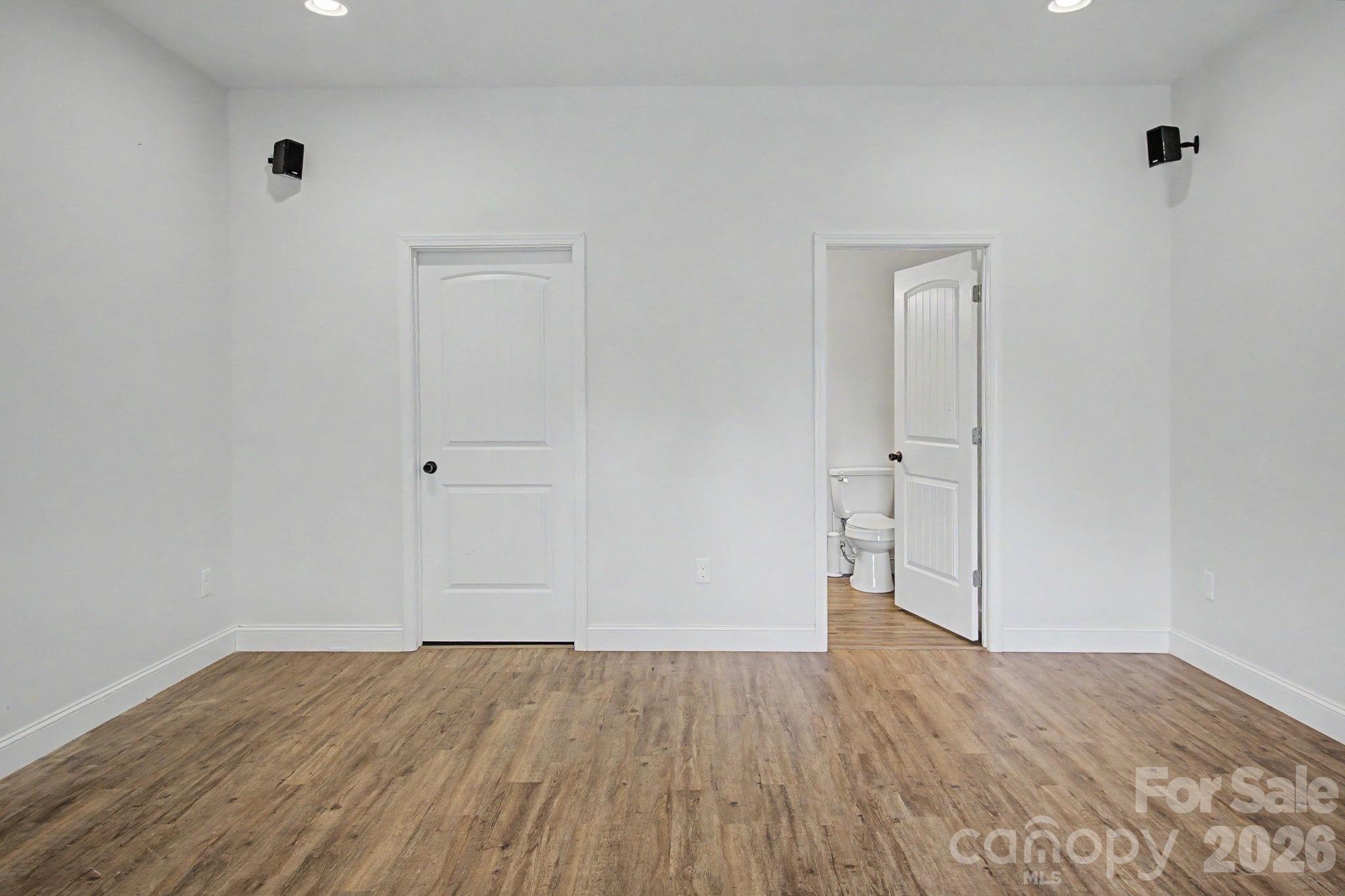 300 Green Meadow Lane Property Photo 34