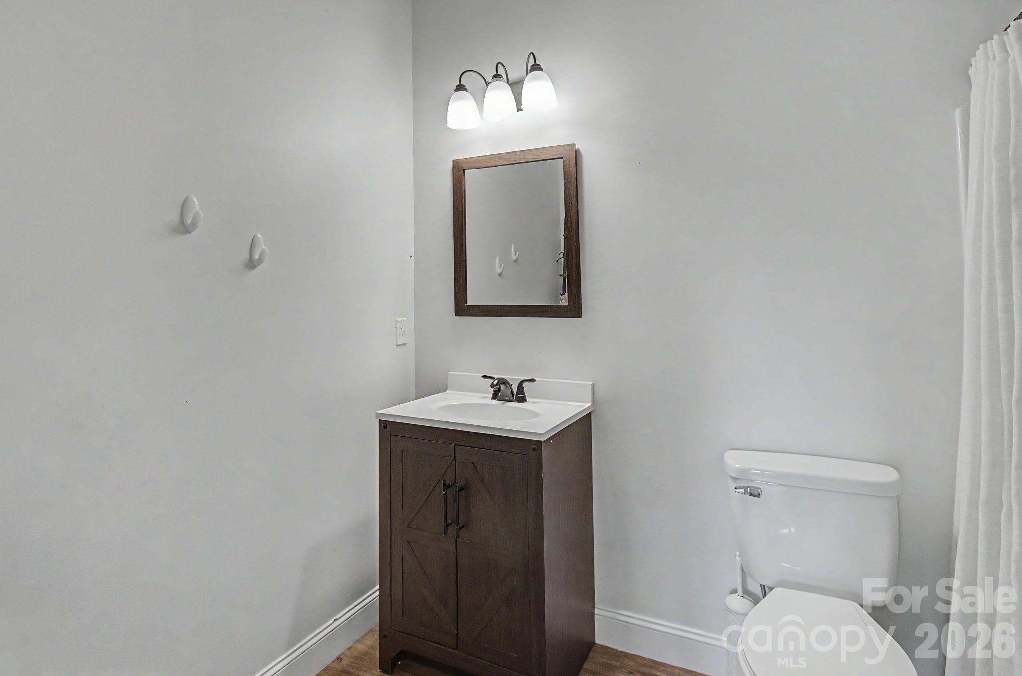 300 Green Meadow Lane Property Photo 35