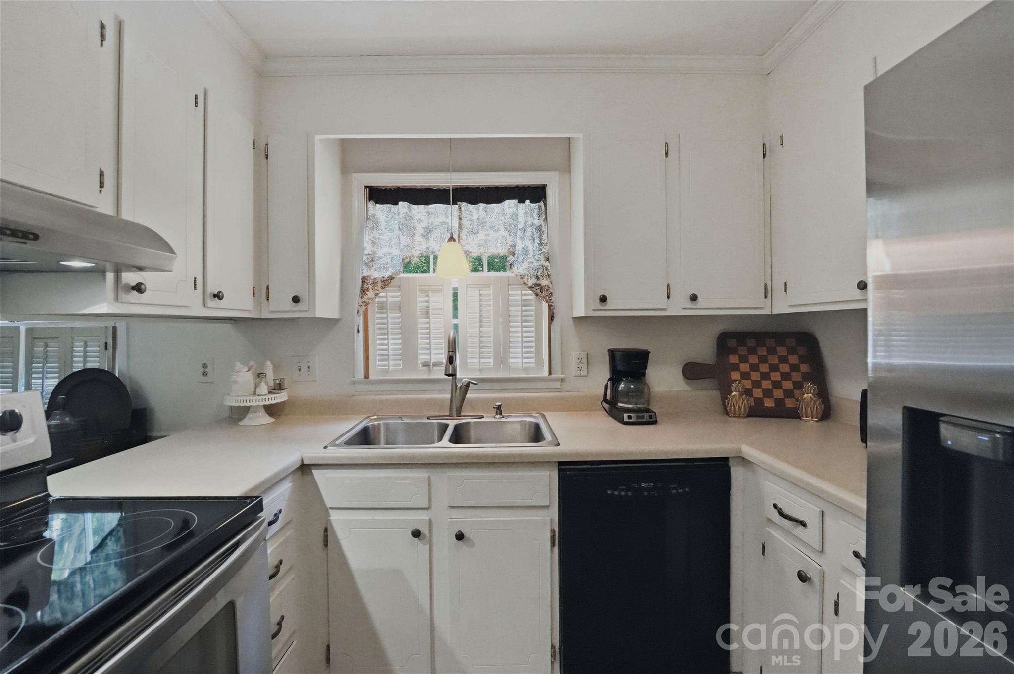 7626 Winterset Drive Property Photo 16