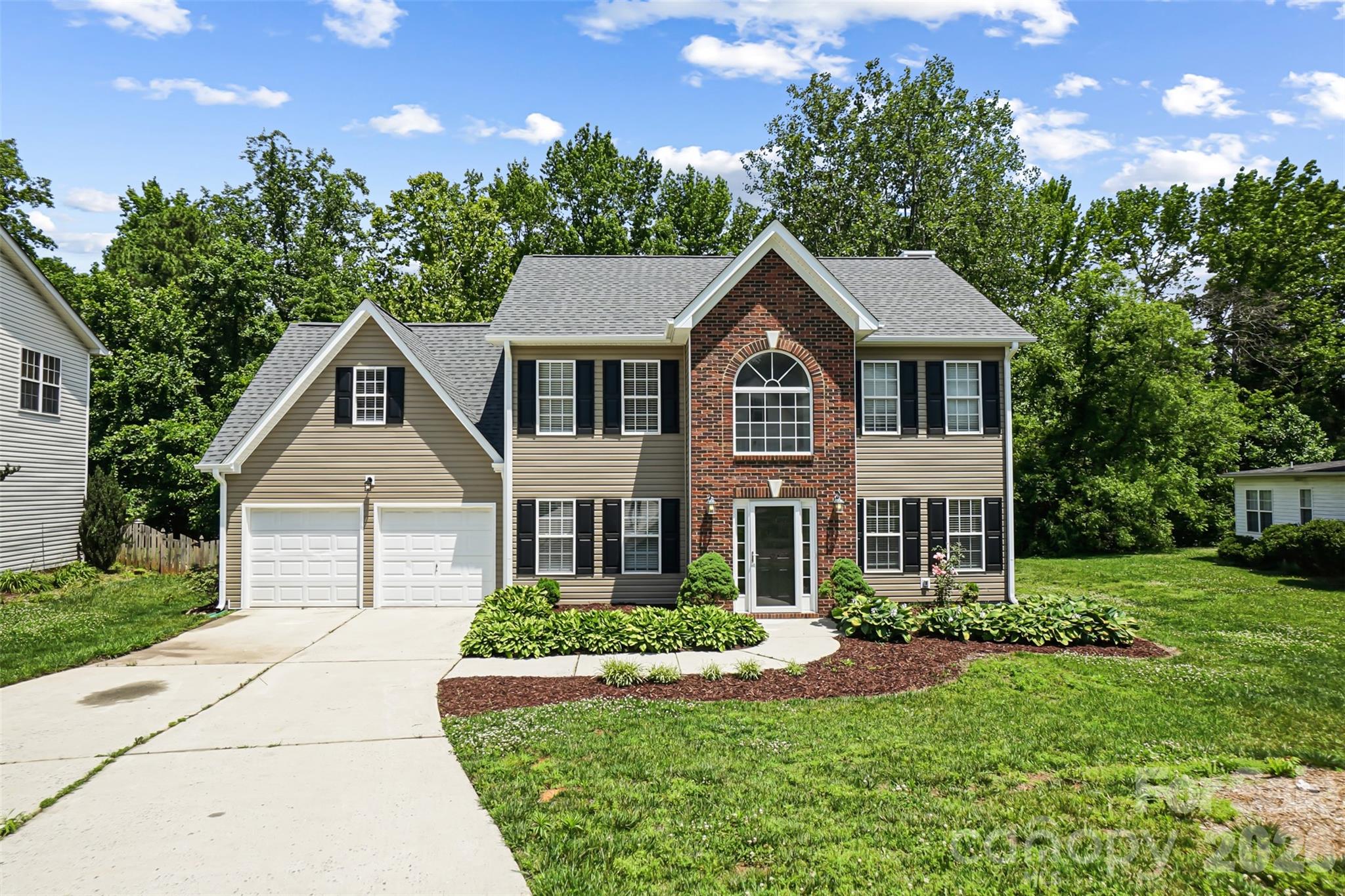 5012 Eagle Creek Drive Property Photo 1