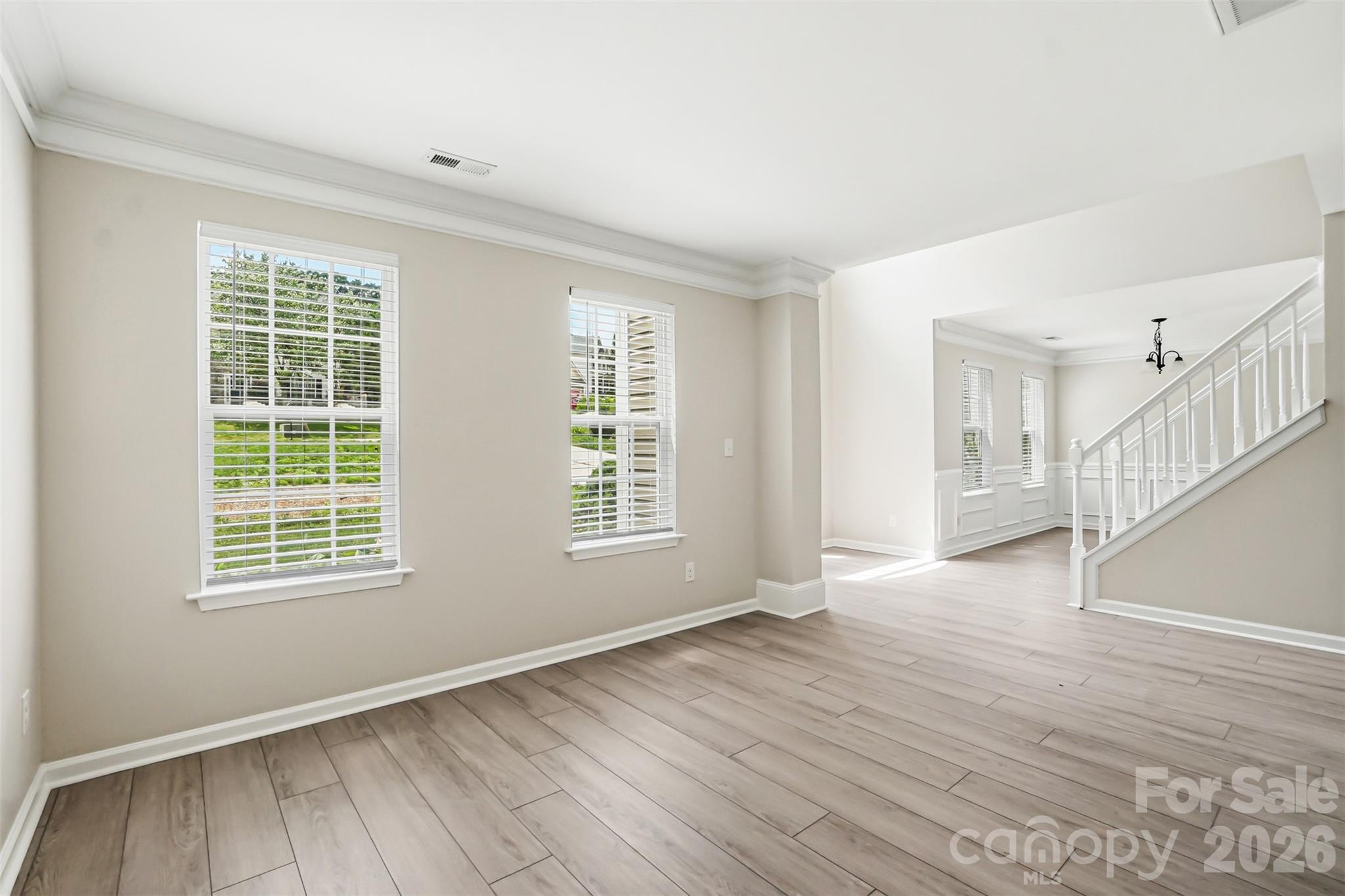 5012 Eagle Creek Drive Property Photo 4