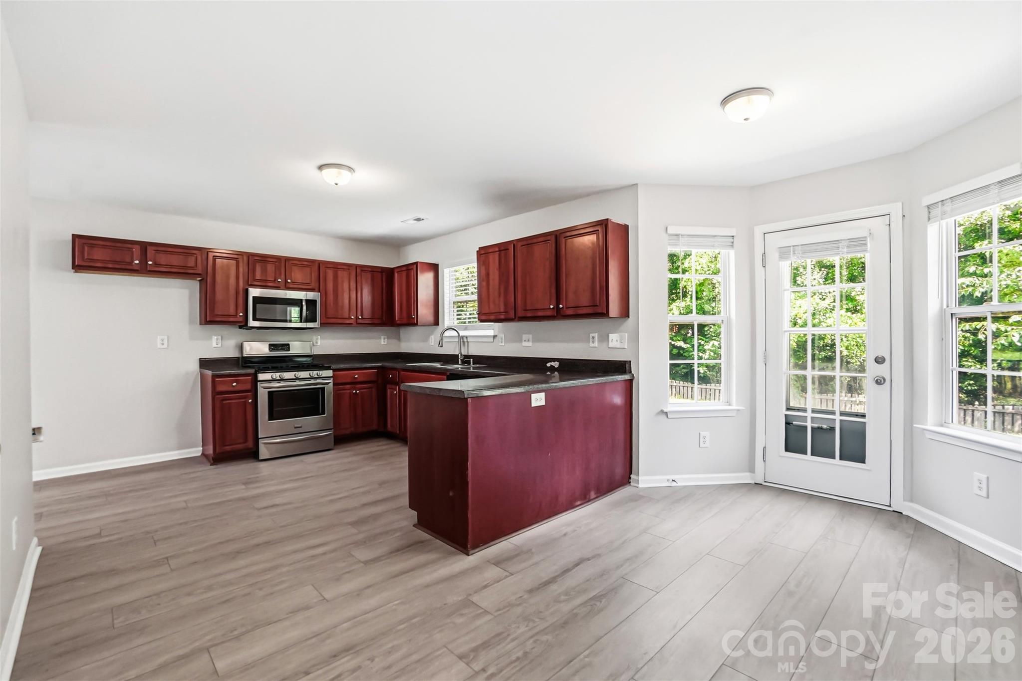 5012 Eagle Creek Drive Property Photo 9
