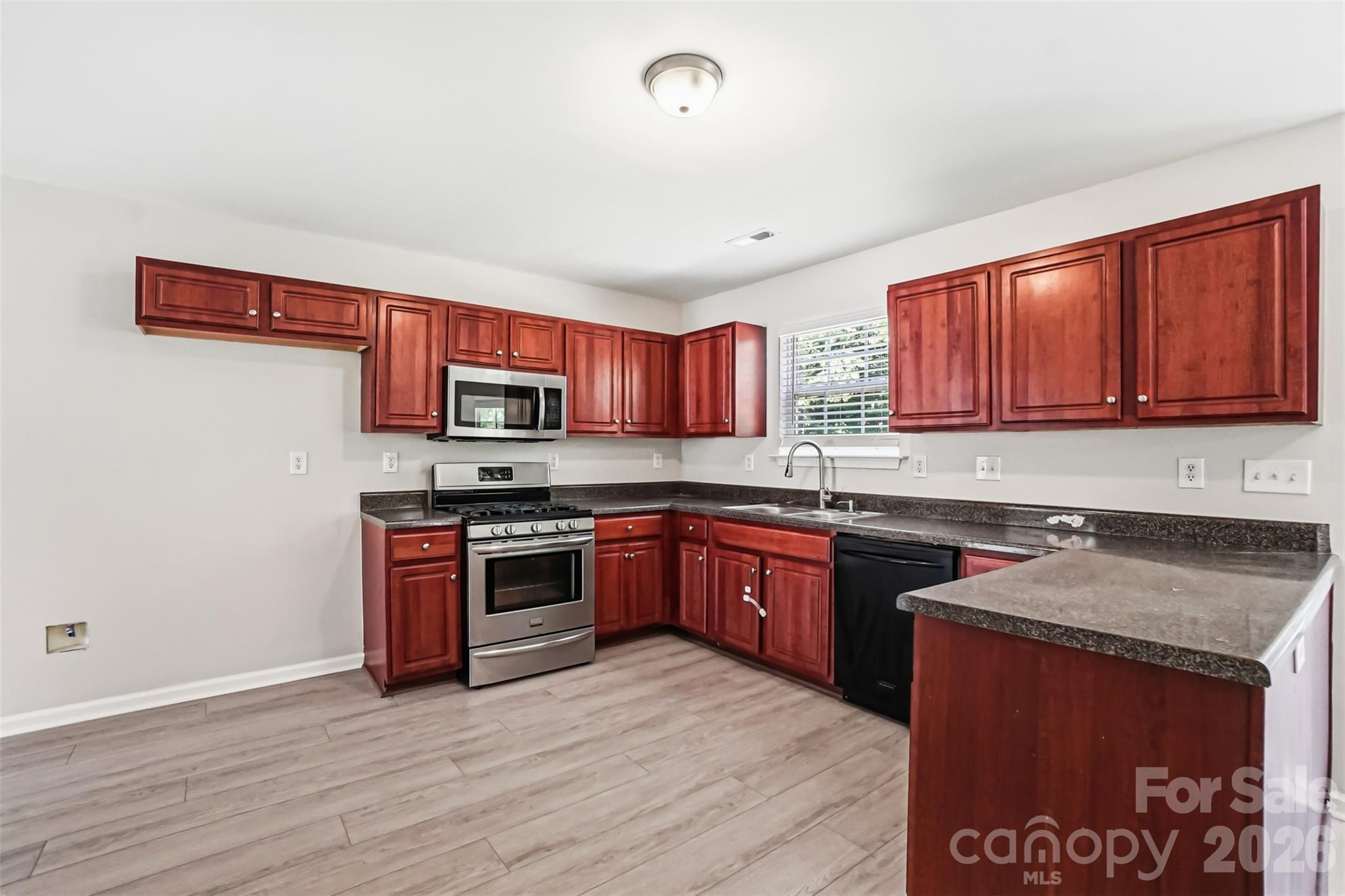 5012 Eagle Creek Drive Property Photo 11