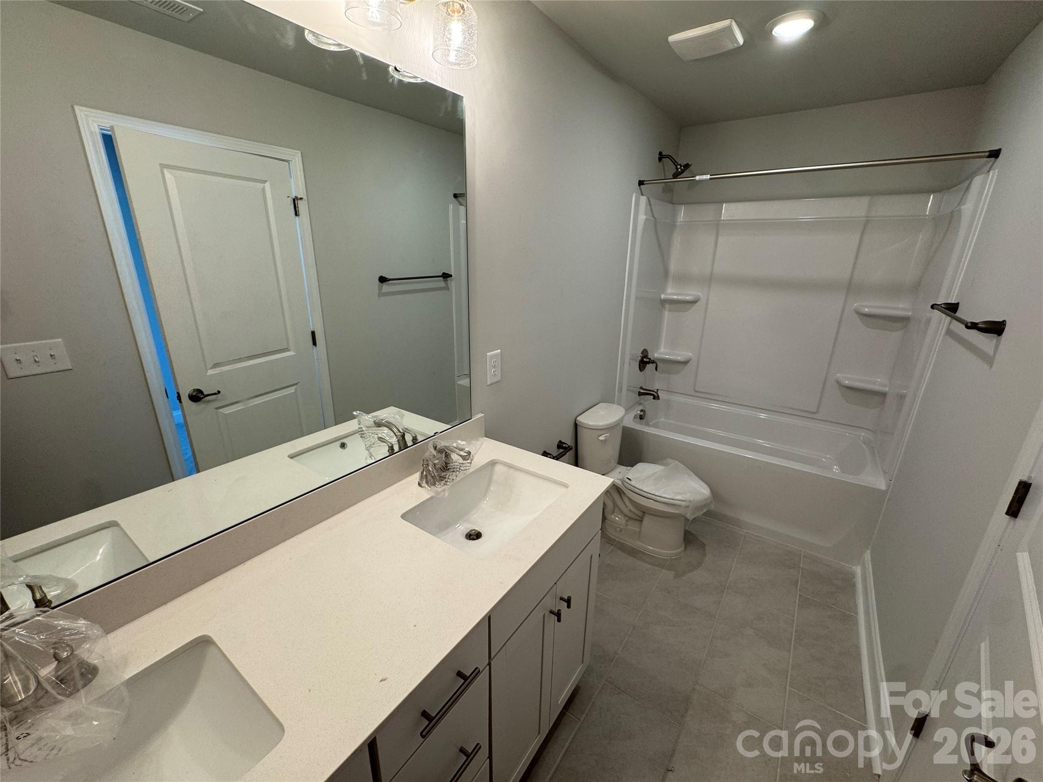 1570 Autumn Lane 117 Property Photo 14