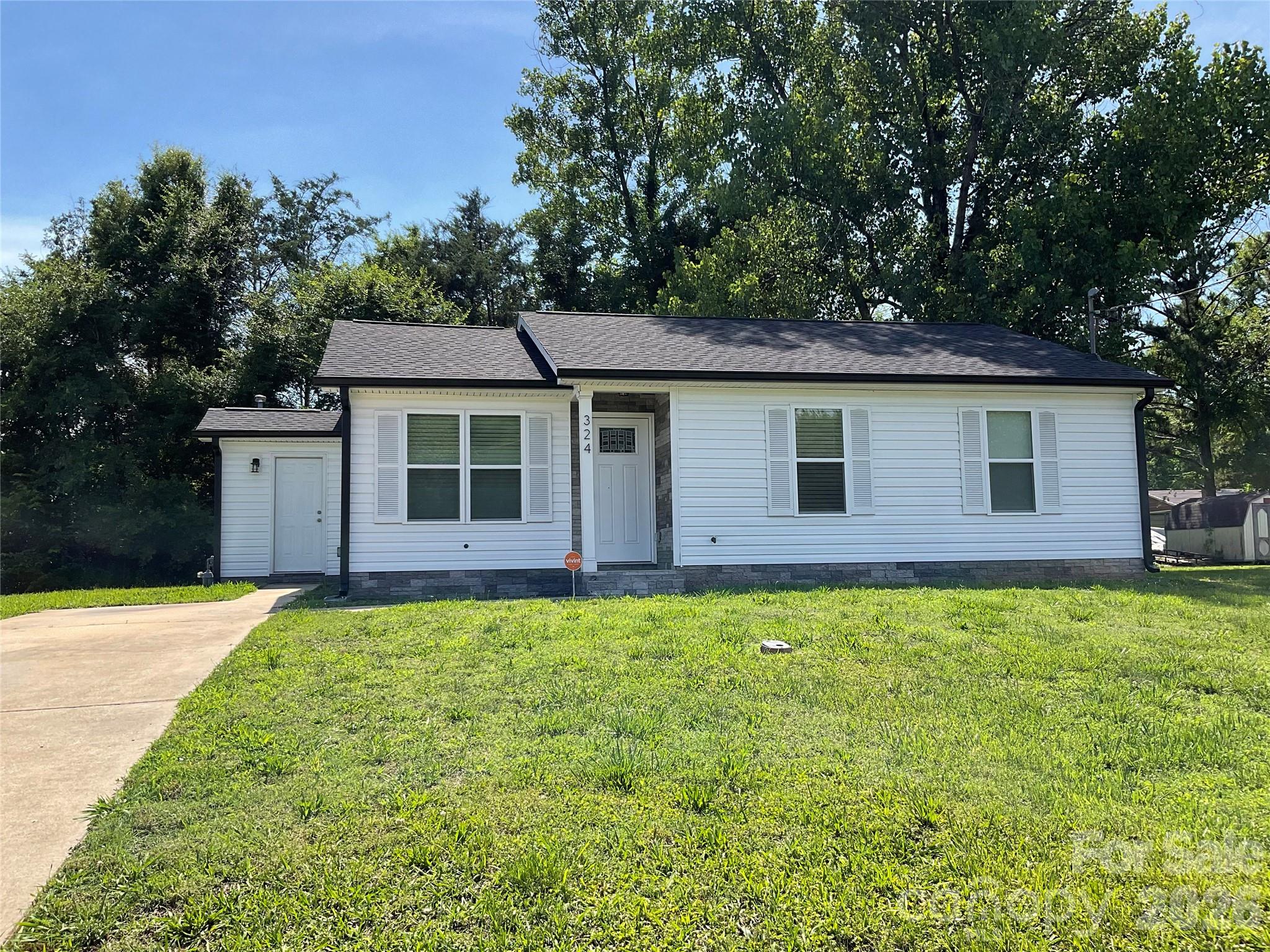324 Greentree Street Property Photo 1