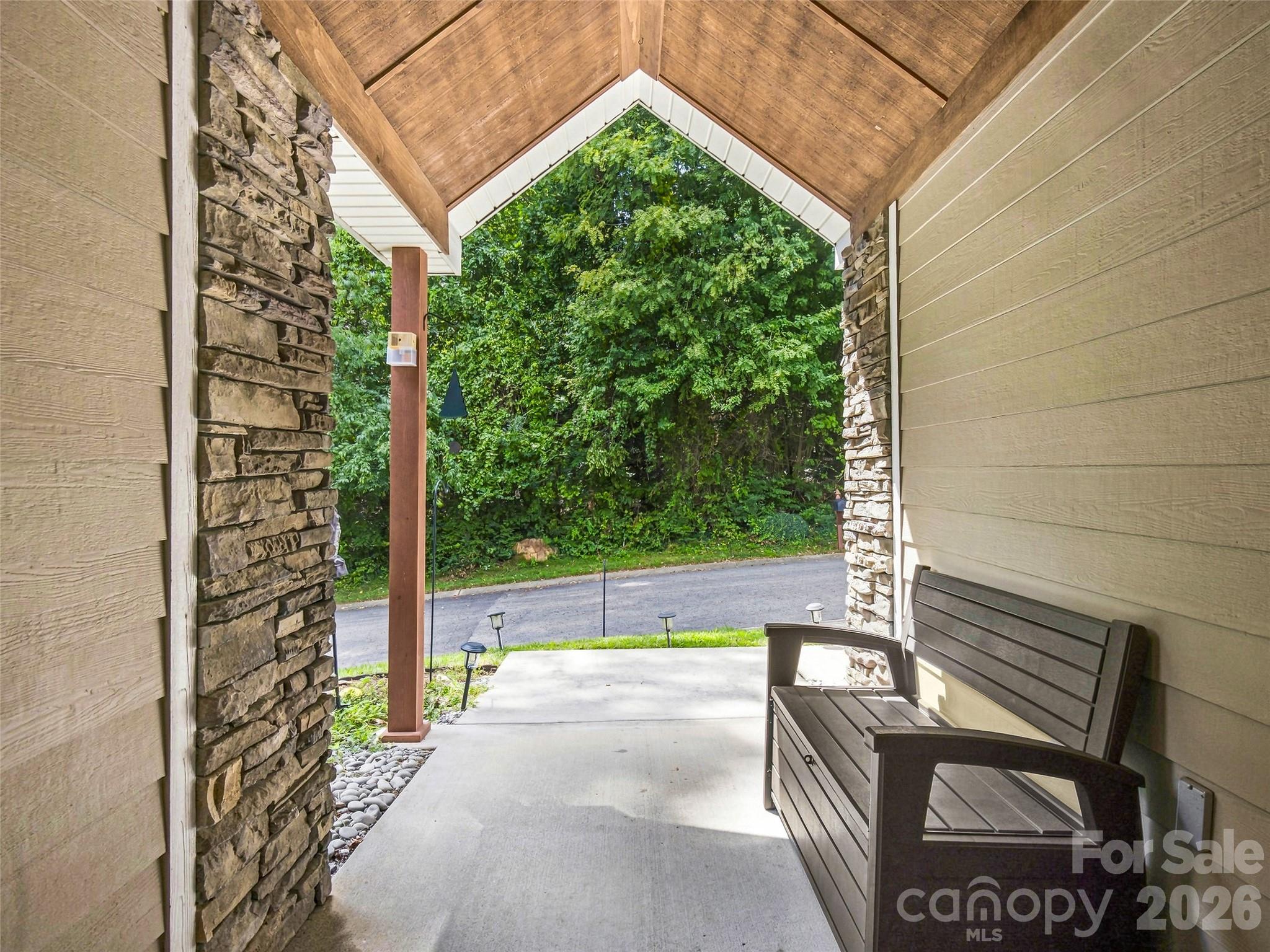 16 Jennlynn Drive Property Photo 6