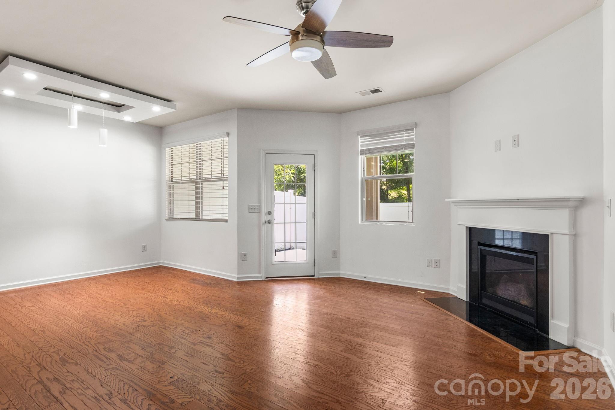 4037 Black Walnut Way Property Photo 4