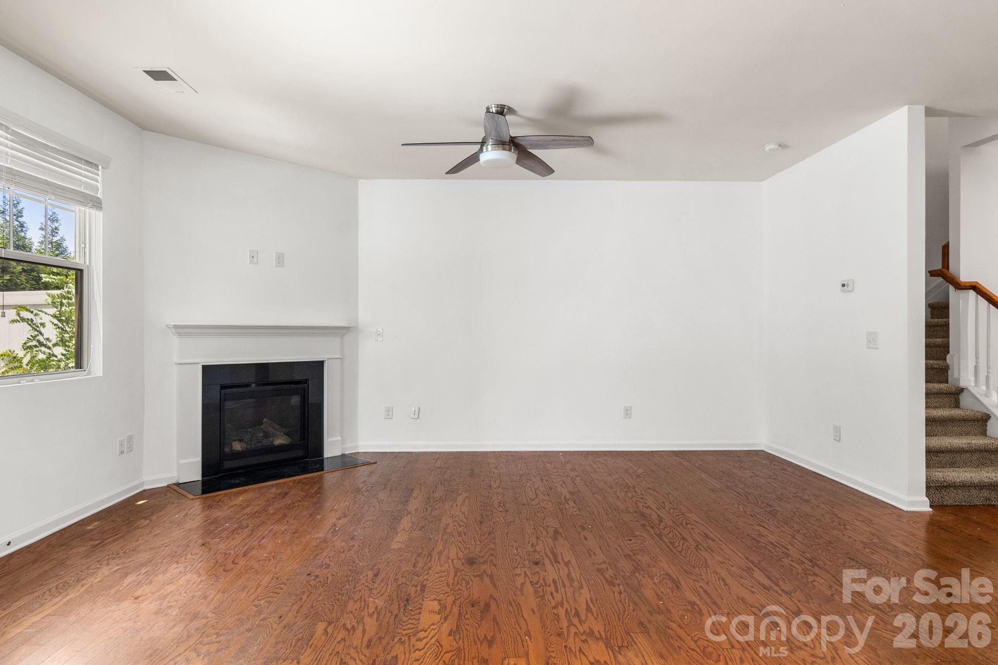 4037 Black Walnut Way Property Photo 5