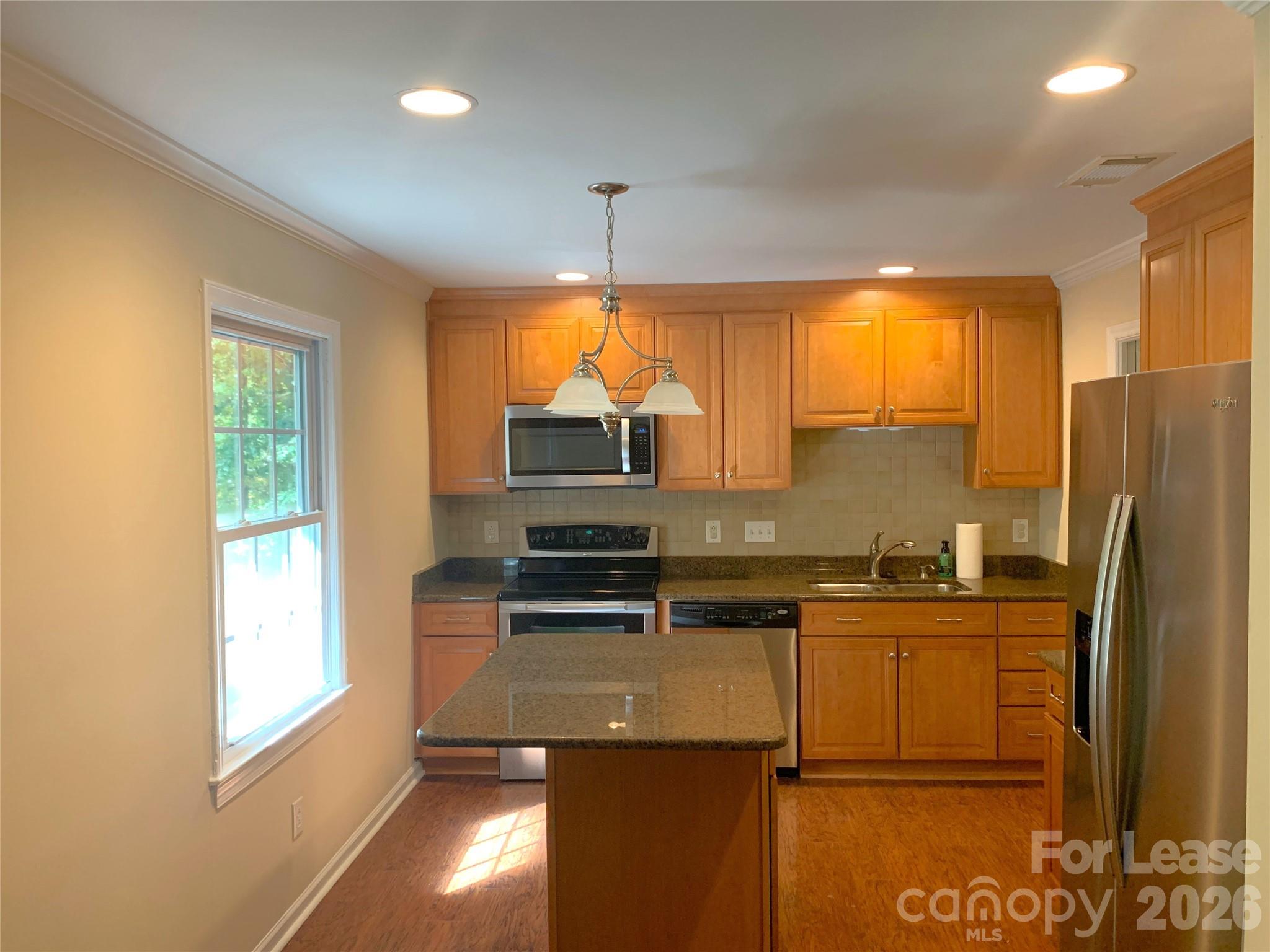 1114 Glenshannon Road Property Photo 3