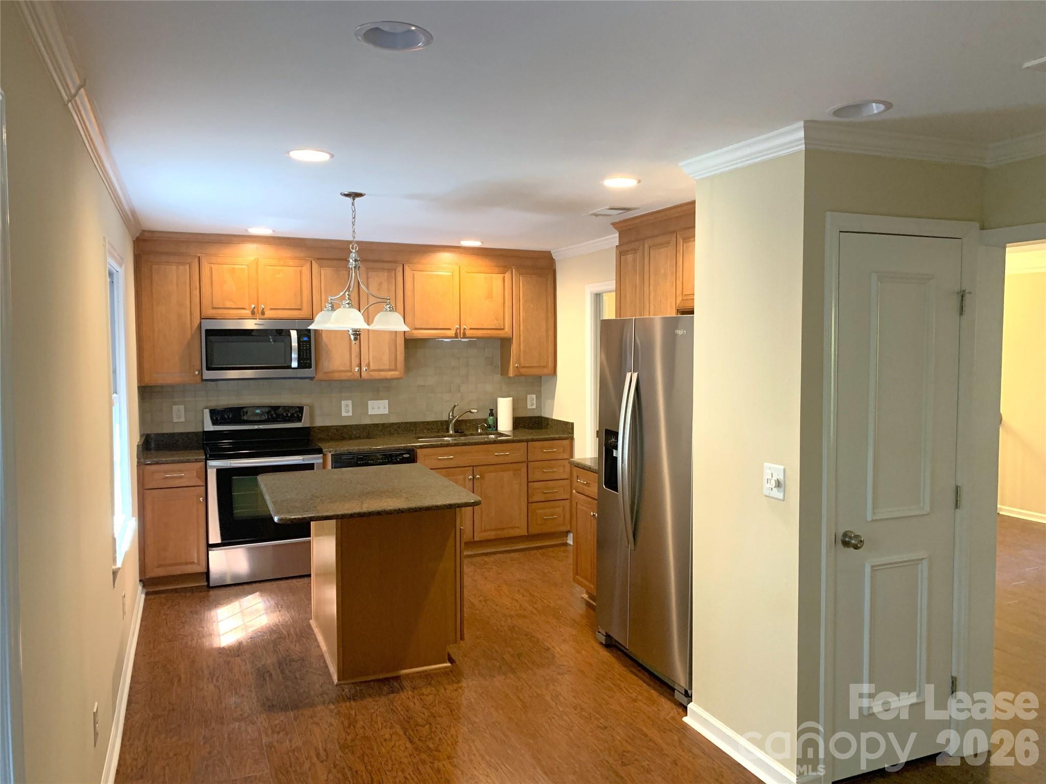 1114 Glenshannon Road Property Photo 4
