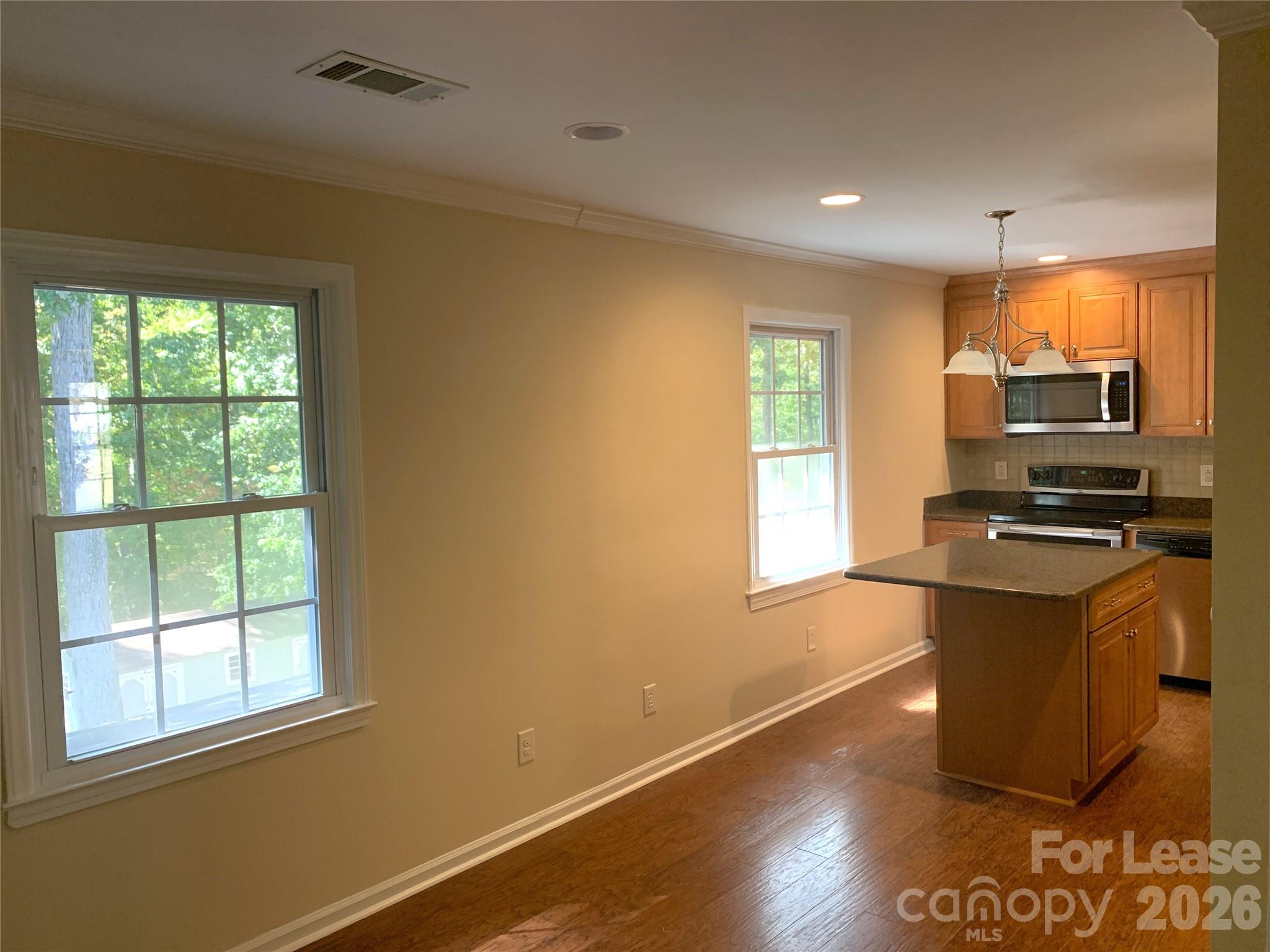 1114 Glenshannon Road Property Photo 5