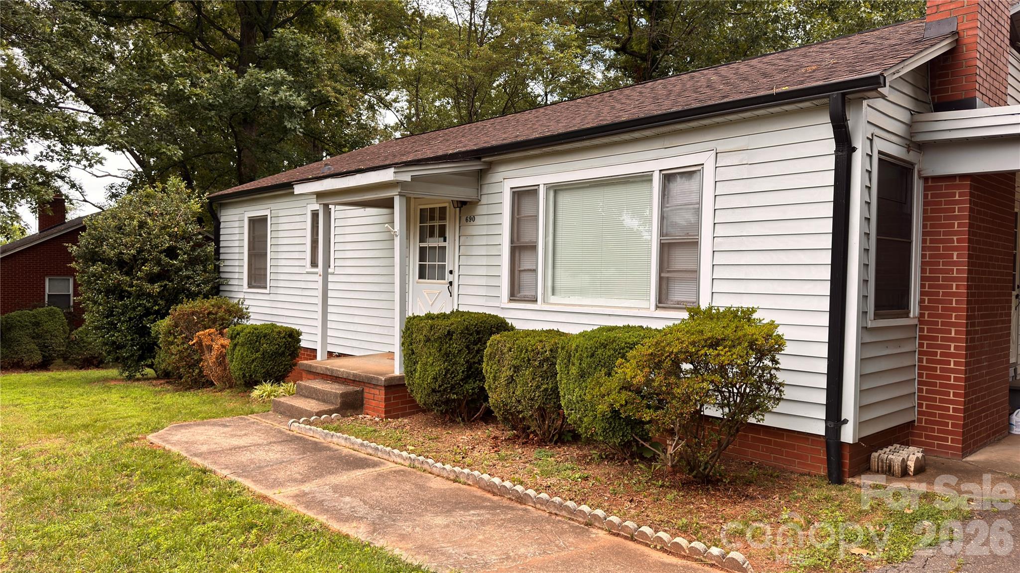 690 Brookdale Drive Property Photo 1
