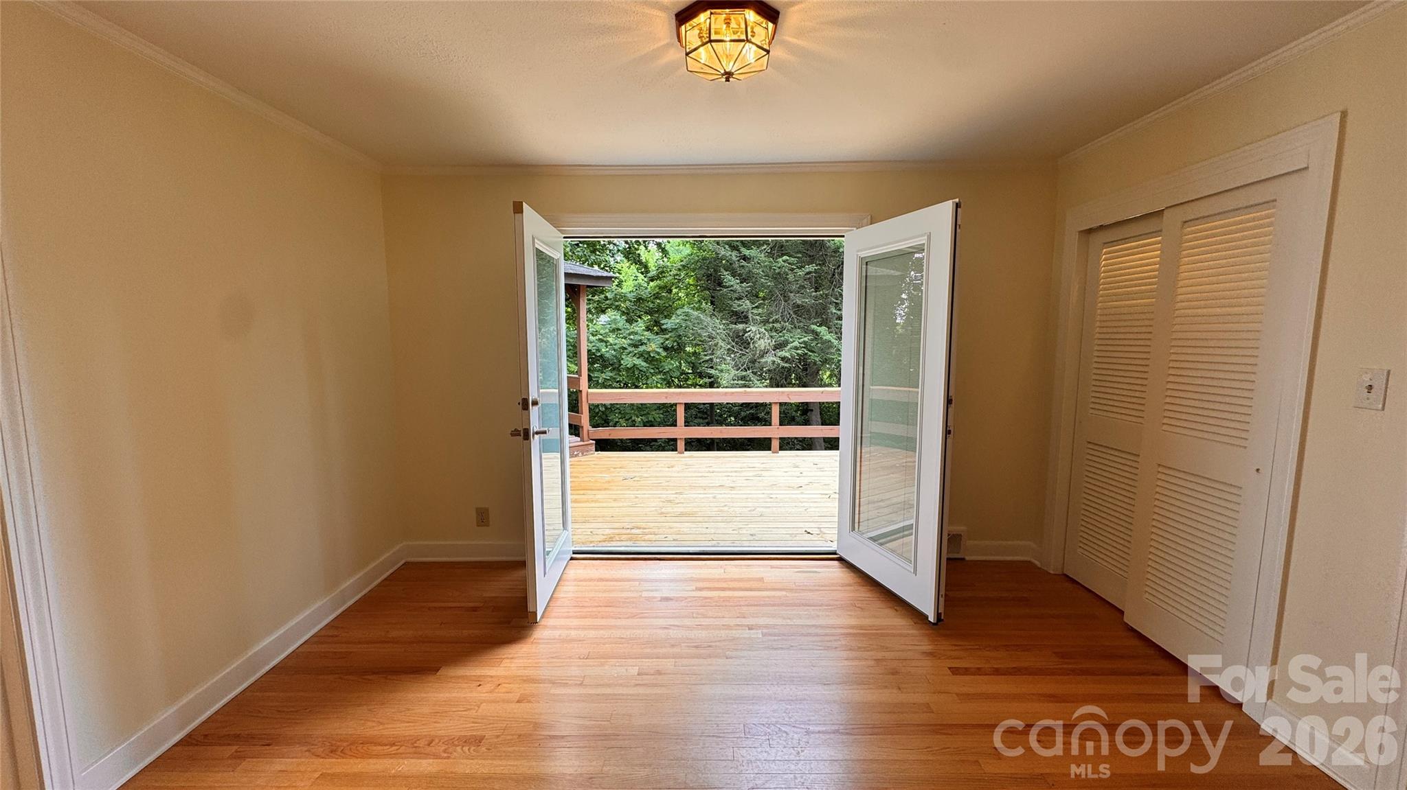 690 Brookdale Drive Property Photo 7