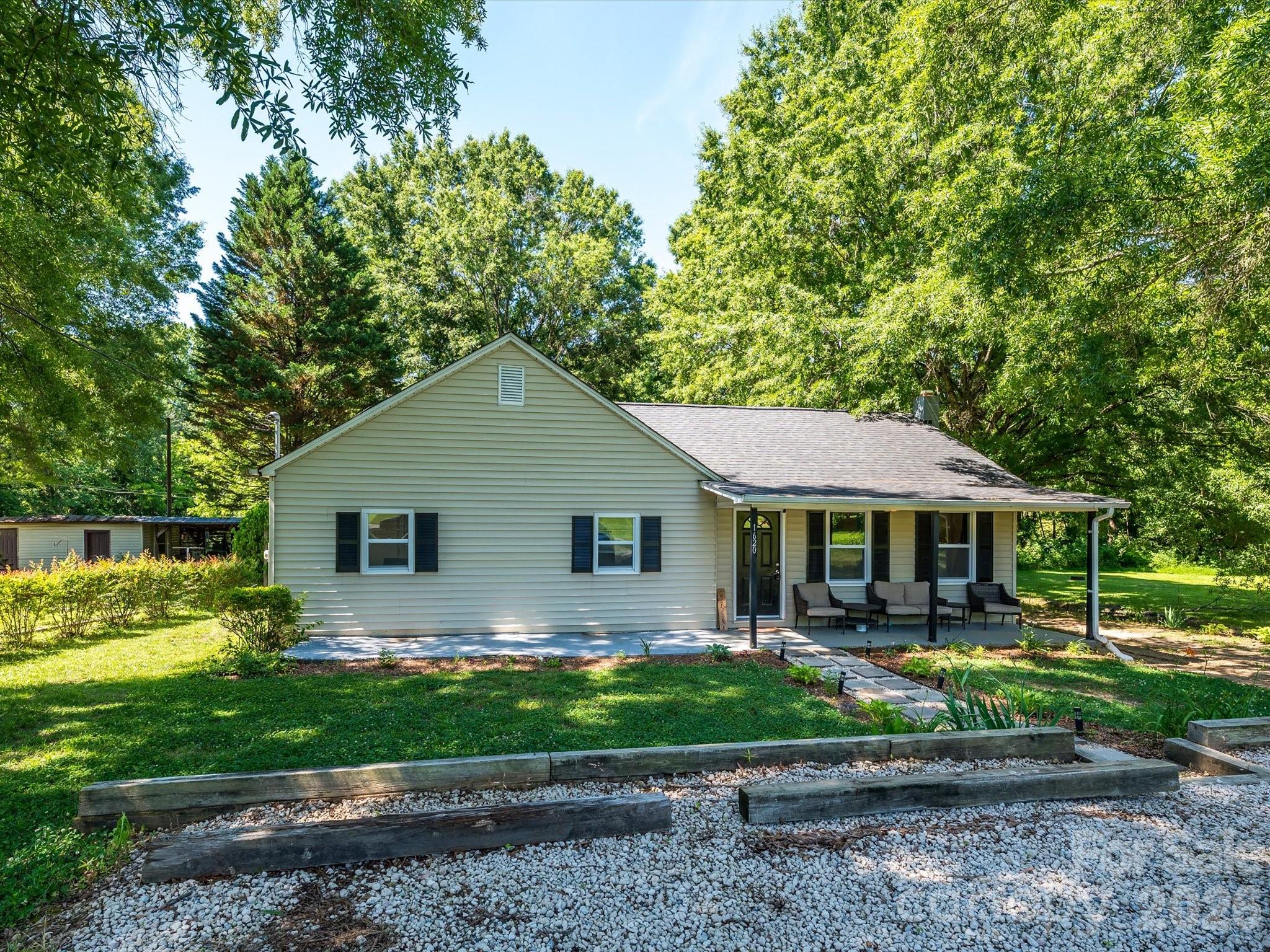 1620 Blueberry Street Property Photo 5