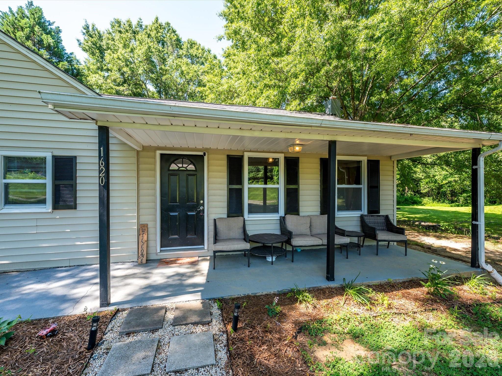 1620 Blueberry Street Property Photo 6