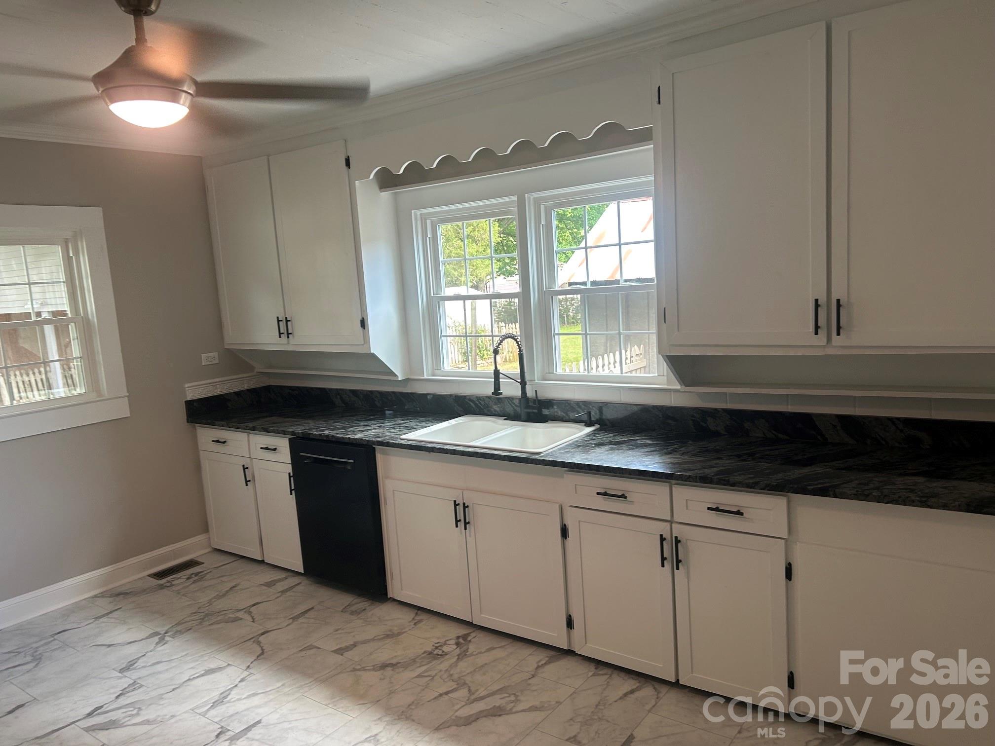 114 N Harris Street Property Photo 8