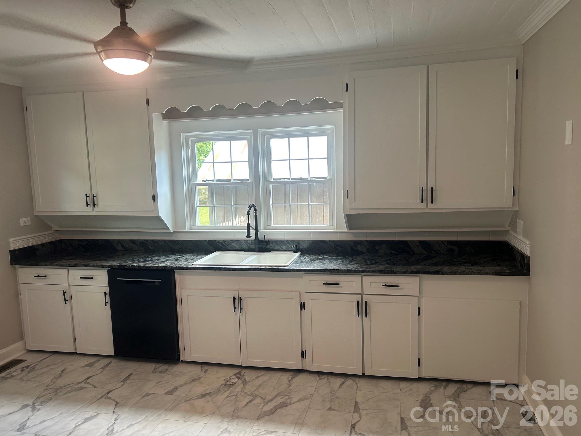 114 N Harris Street Property Photo 9