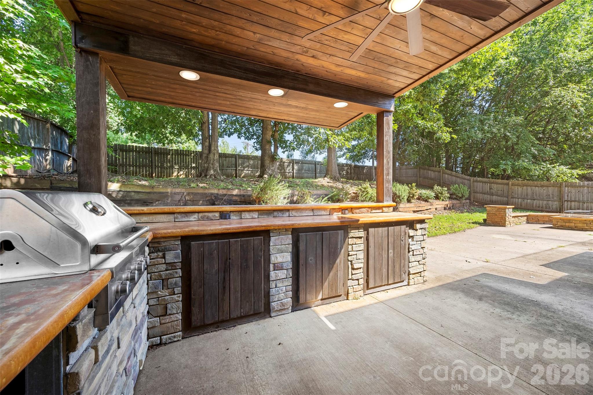 8011 Maxwelton Drive Property Photo 4