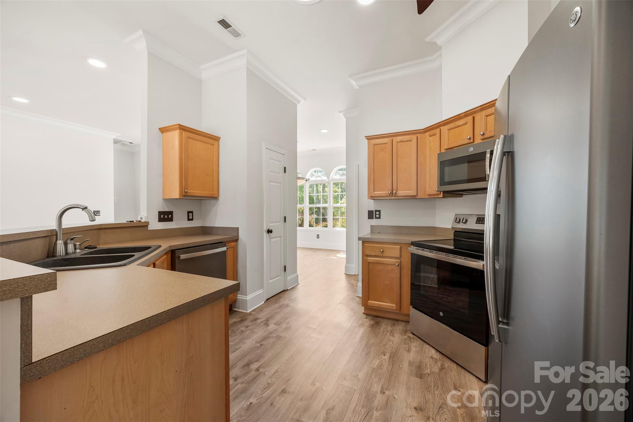 8011 Maxwelton Drive Property Photo 12