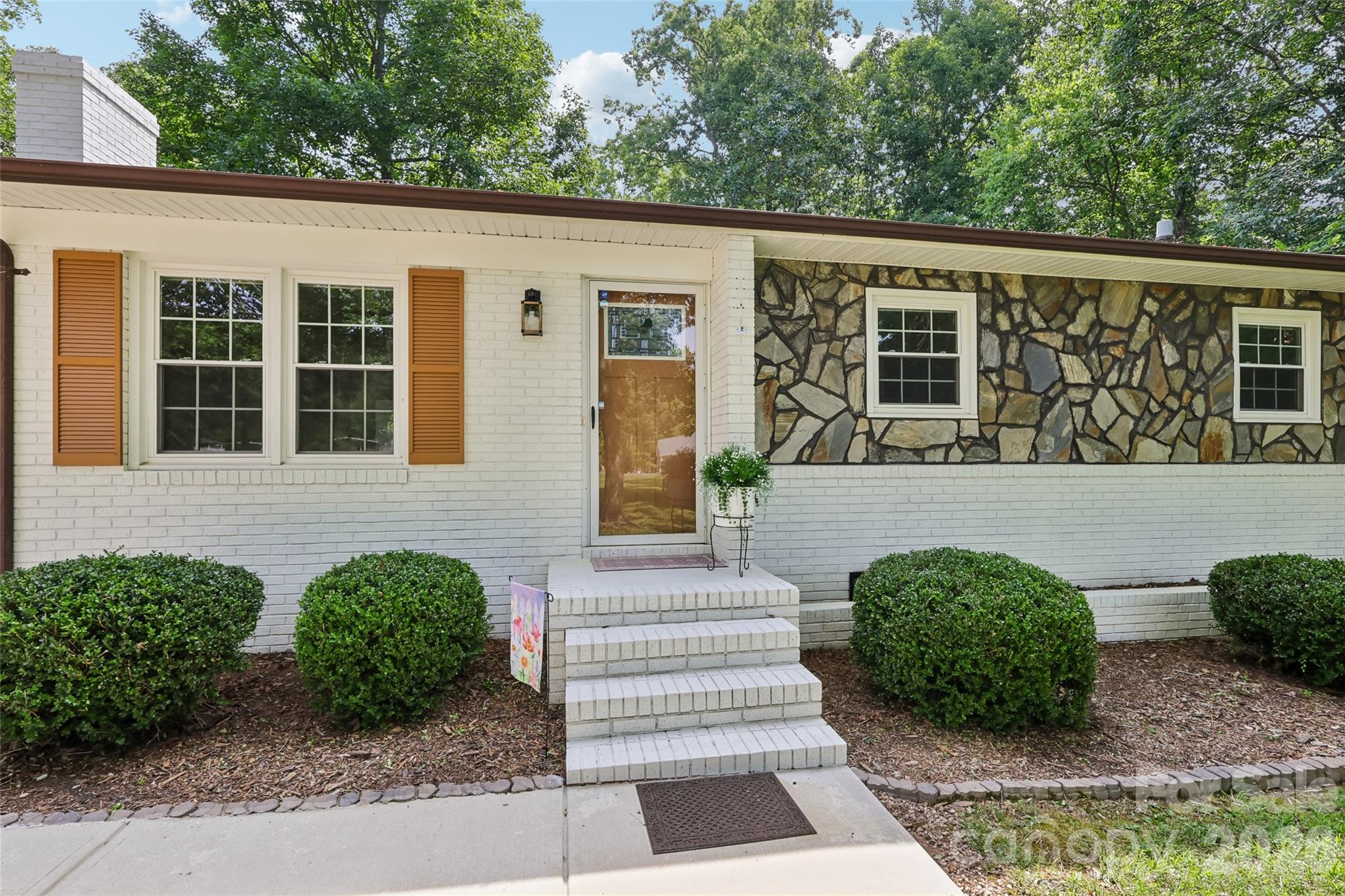 207 S Gold Branch Road Property Photo 2