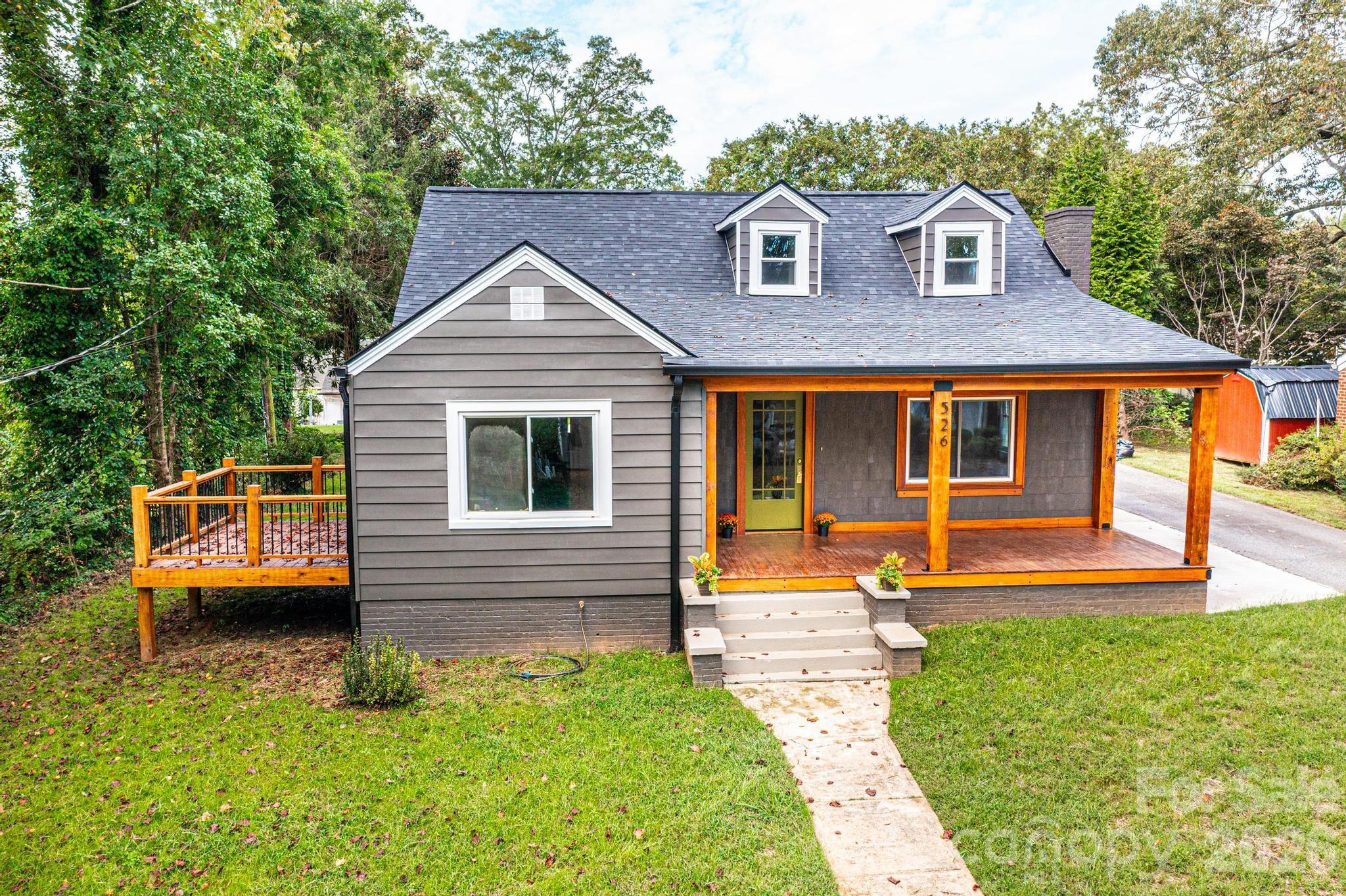 526 Kentwood Street Property Photo 2