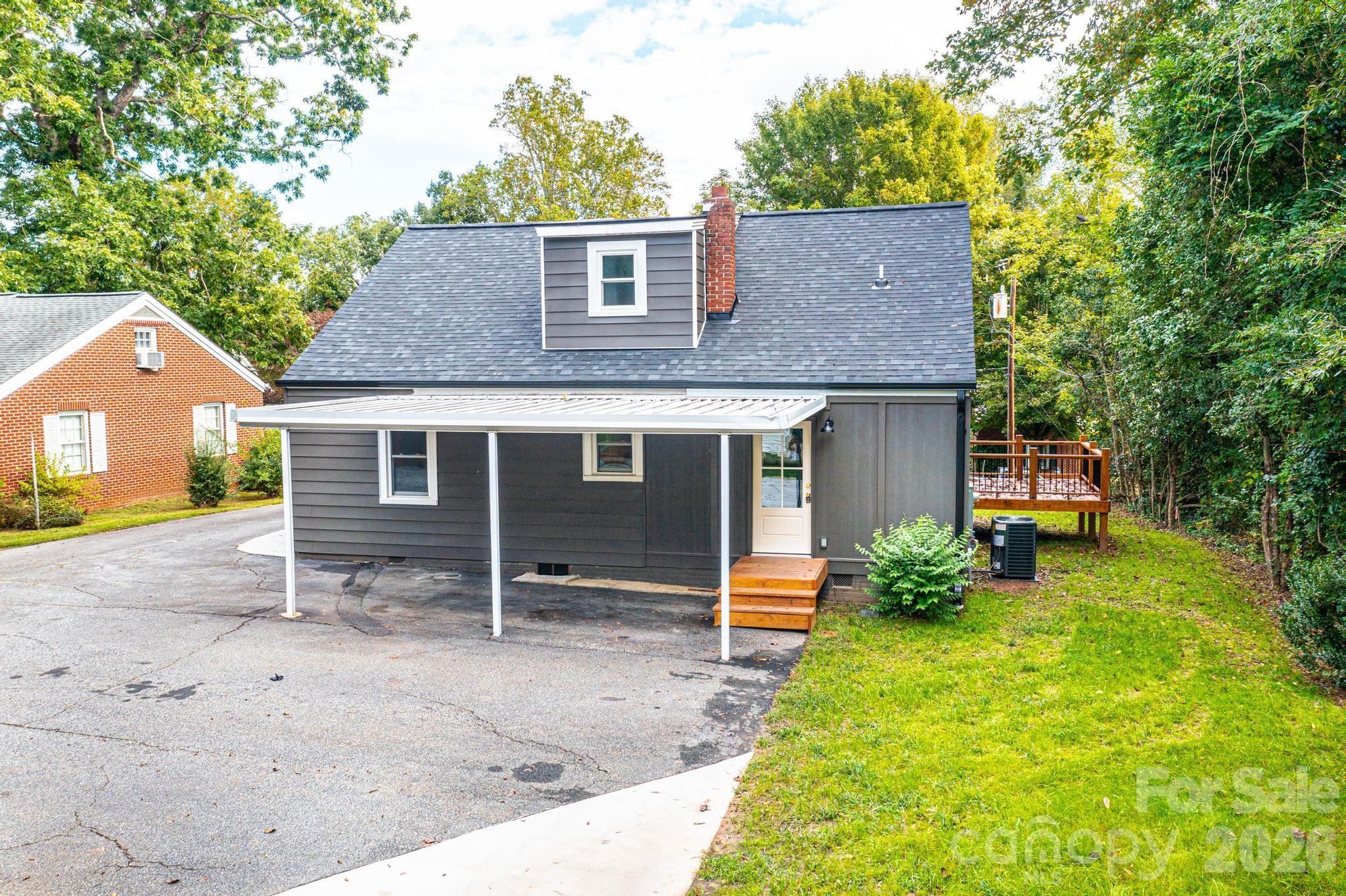 526 Kentwood Street Property Photo 4