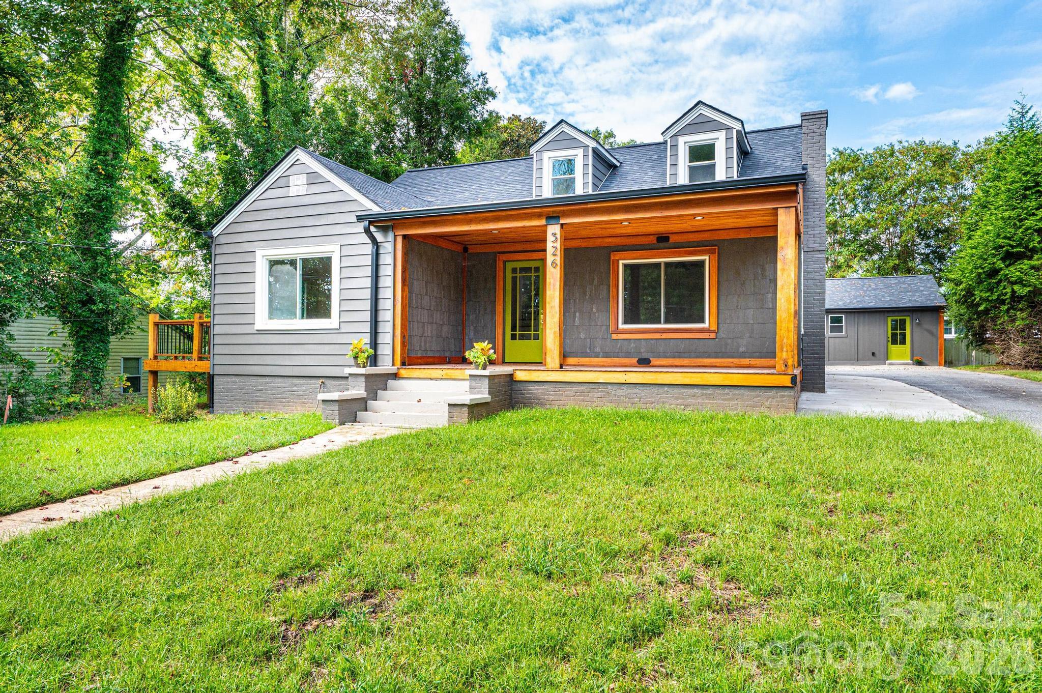 526 Kentwood Street Property Photo 6