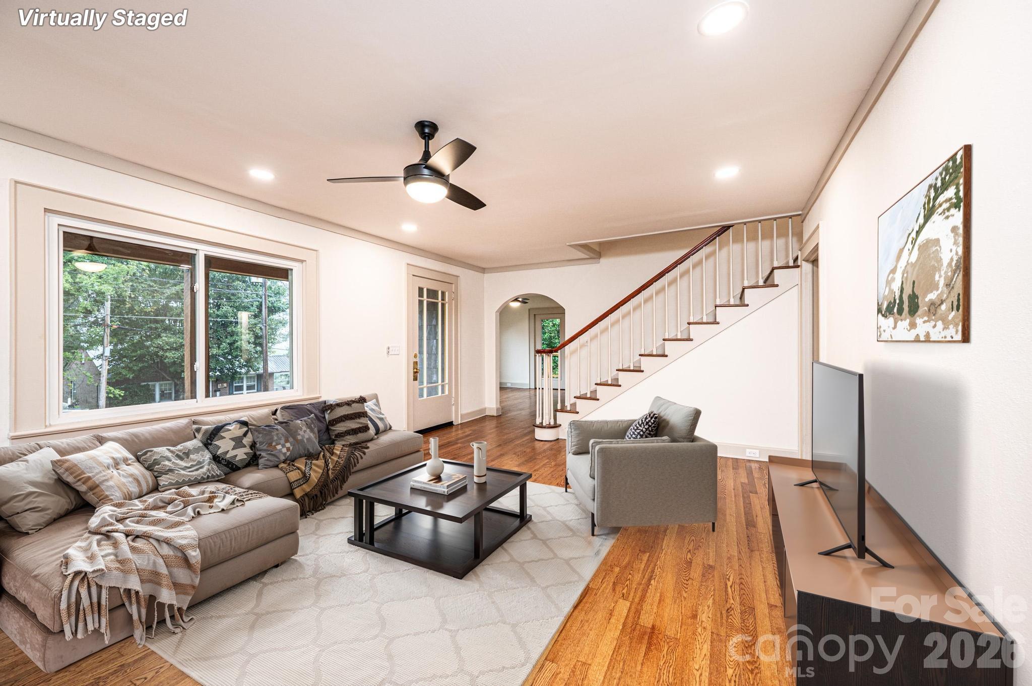 526 Kentwood Street Property Photo 11