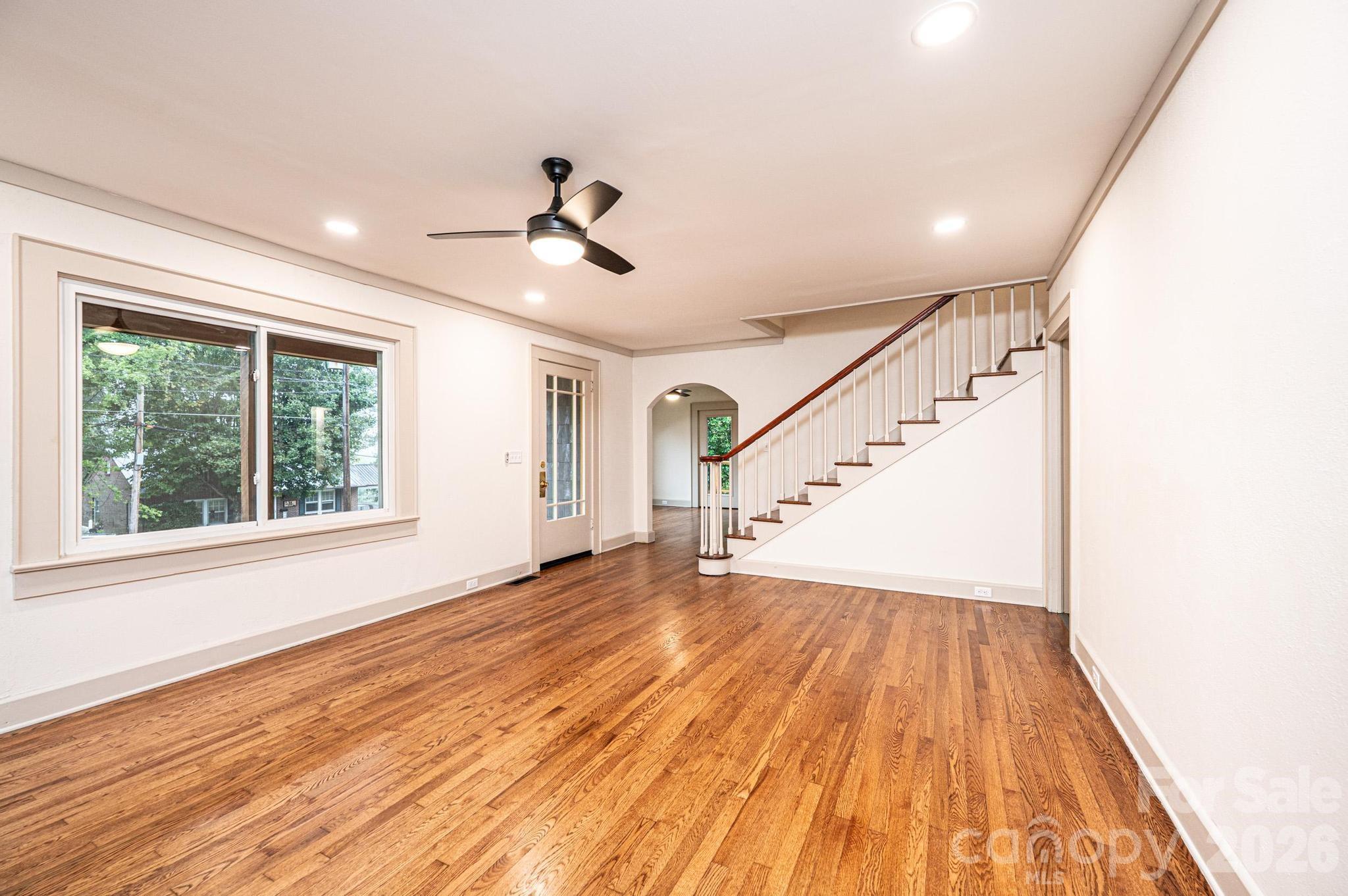 526 Kentwood Street Property Photo 12