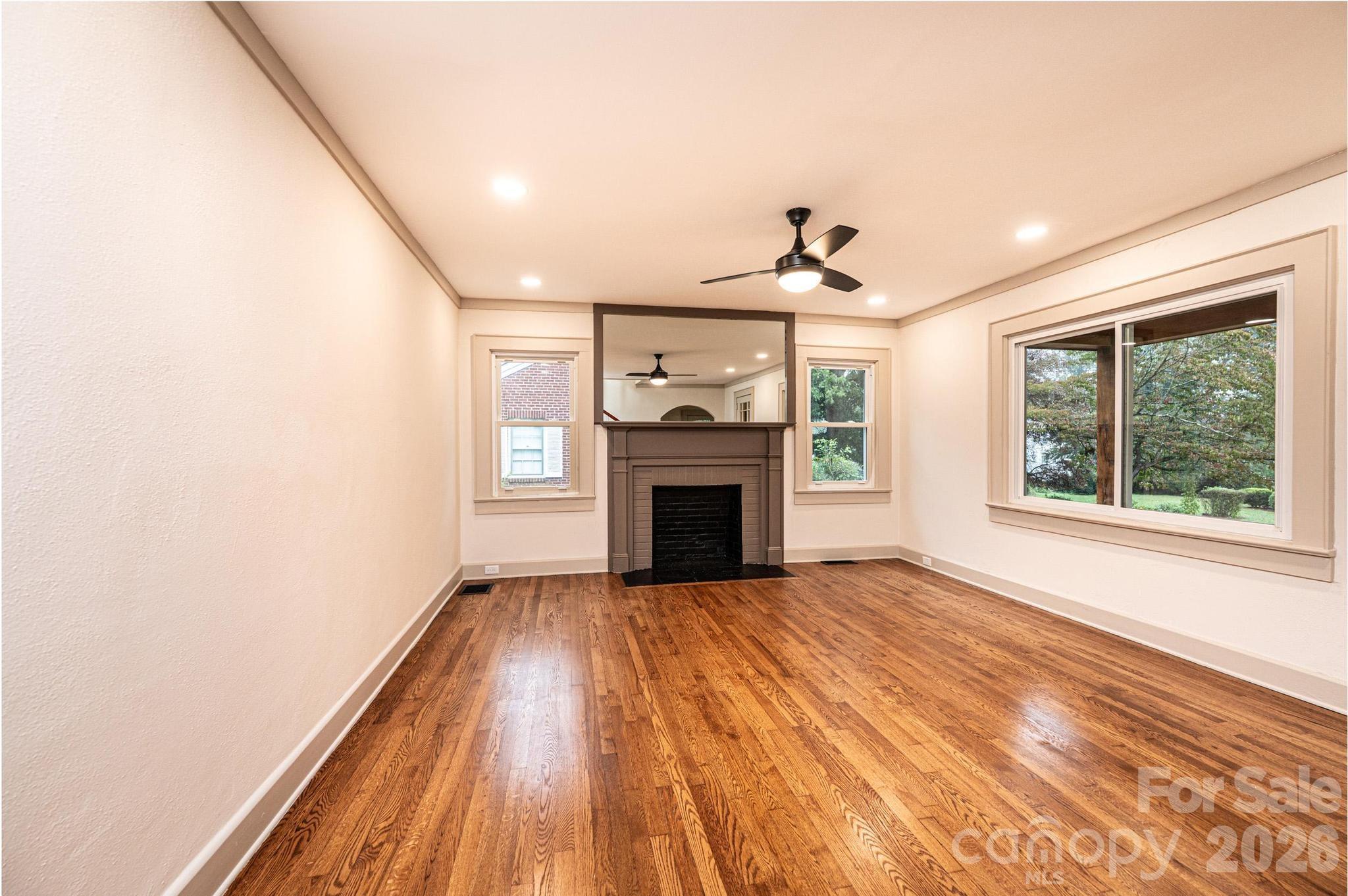 526 Kentwood Street Property Photo 14