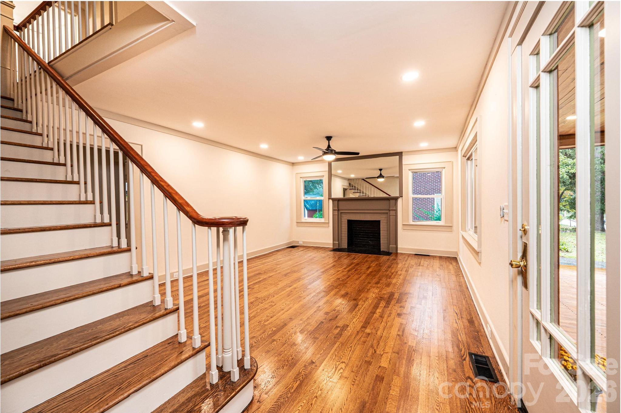 526 Kentwood Street Property Photo 15