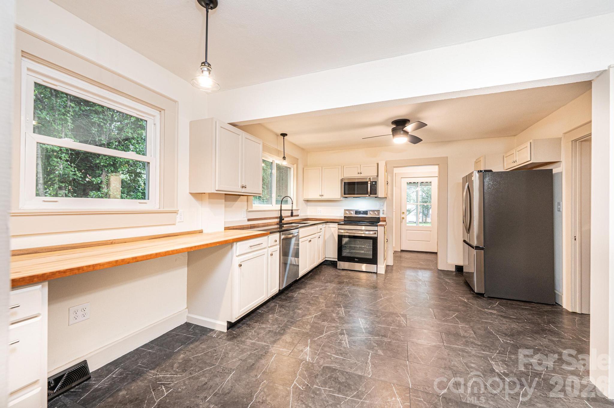 526 Kentwood Street Property Photo 18